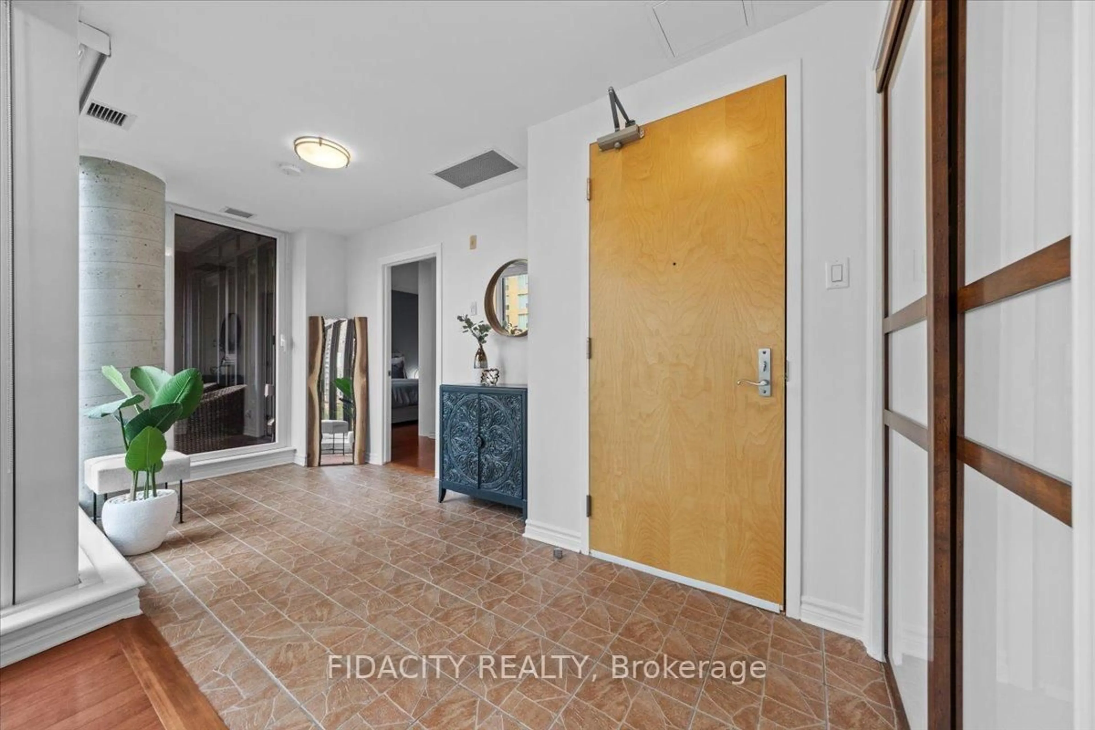 Indoor entryway for 200 Lett St #701, Ottawa Ontario K1R 0A7
