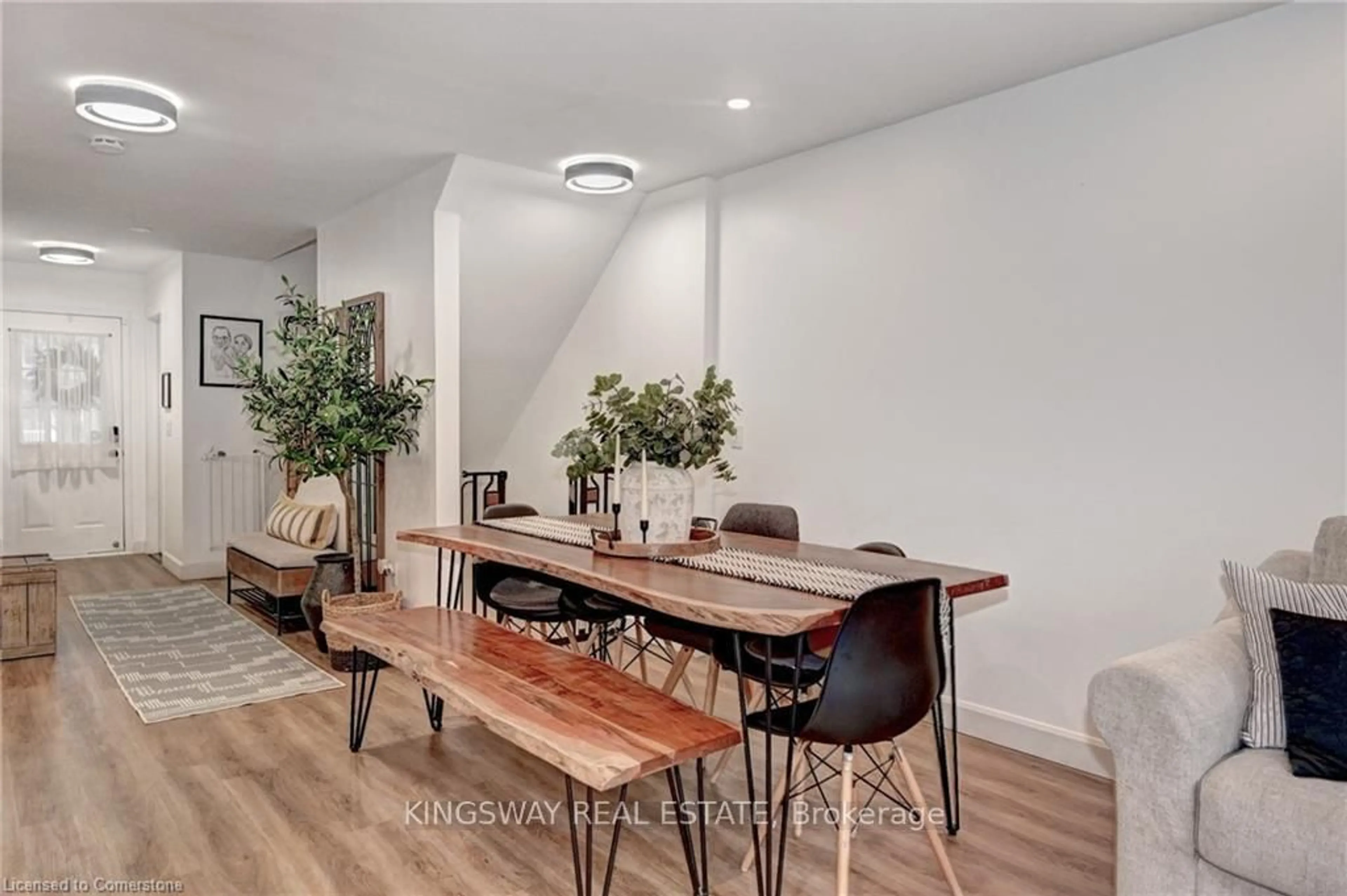 Dining room, wood/laminate floor for 19 SOFRON Dr, Cambridge Ontario N3C 4G5