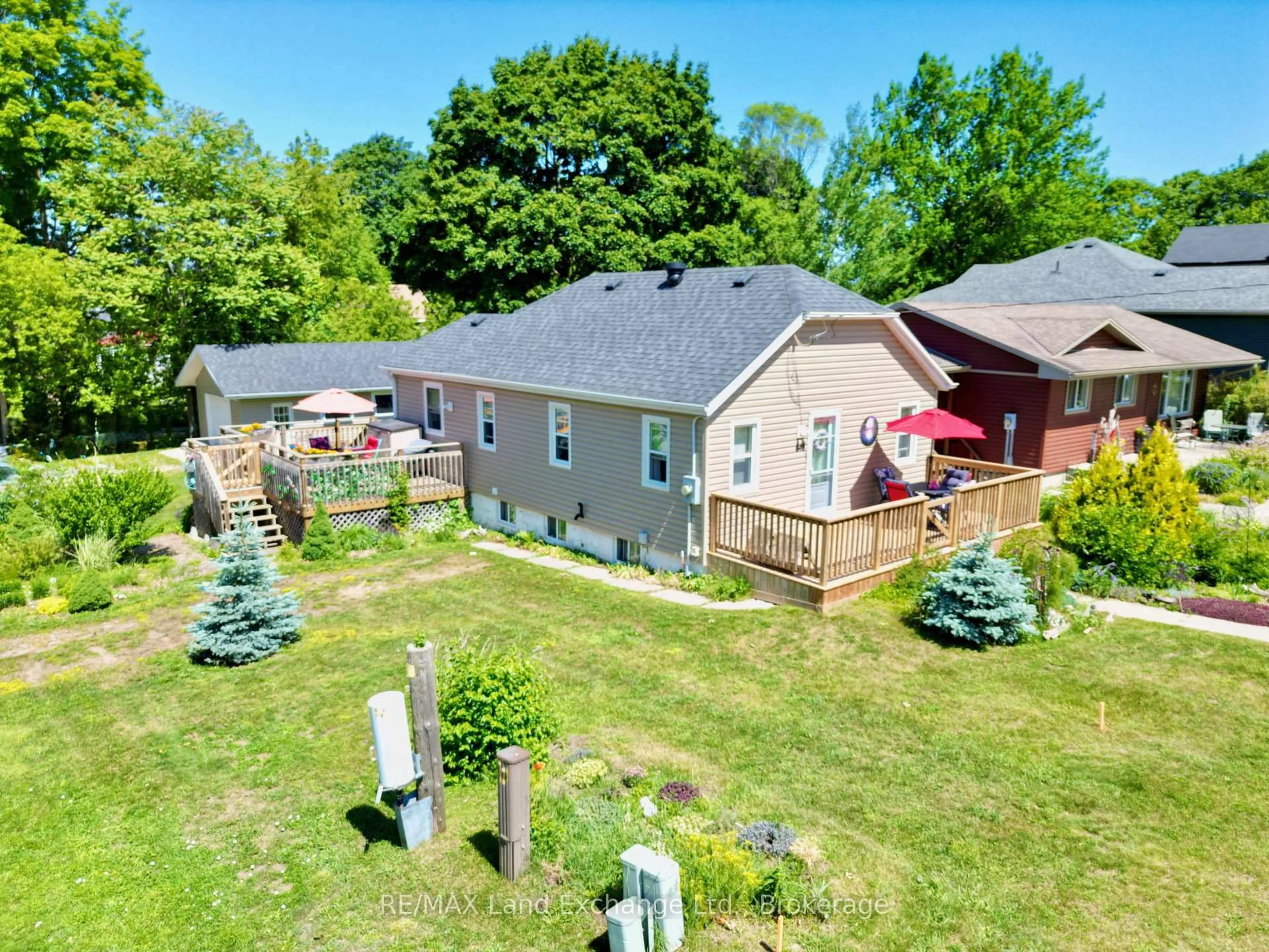 A pic from outside/outdoor area/front of a property/back of a property/a pic from drone, unknown for 149 Victoria St, Saugeen Shores Ontario N0H 2L0