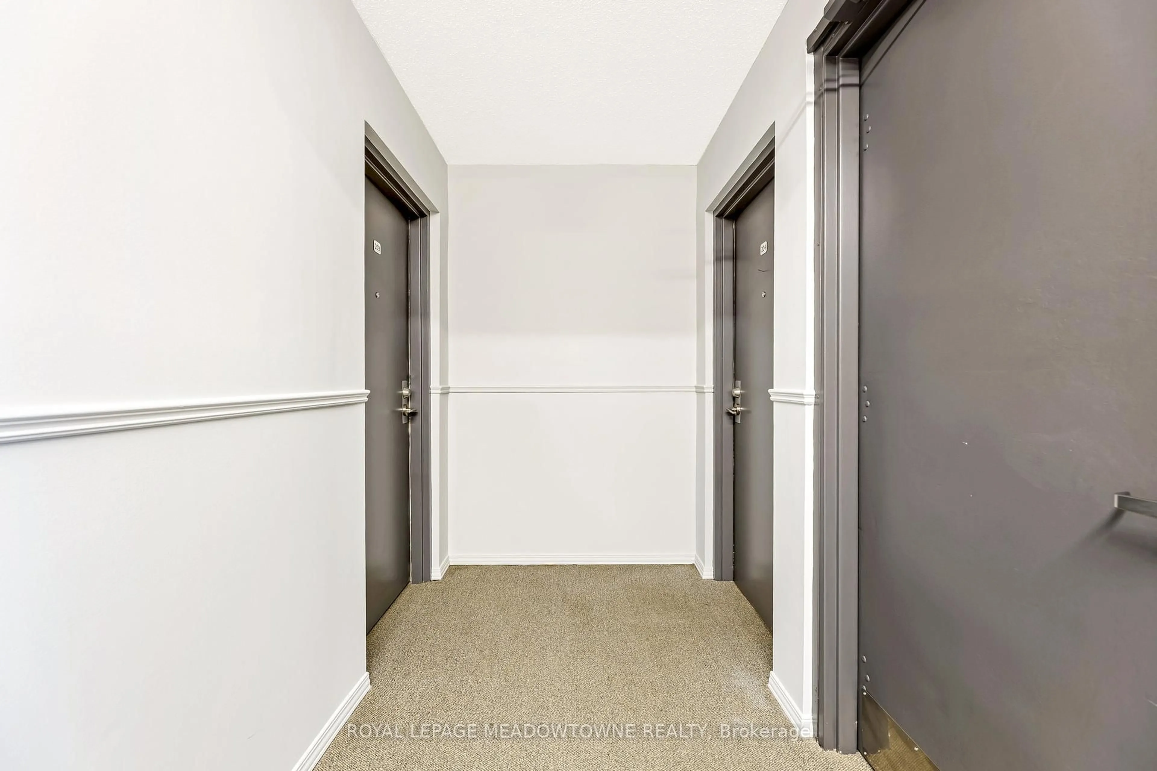 Indoor foyer for 53 Conroy Cres #203, Guelph Ontario N1G 2V5