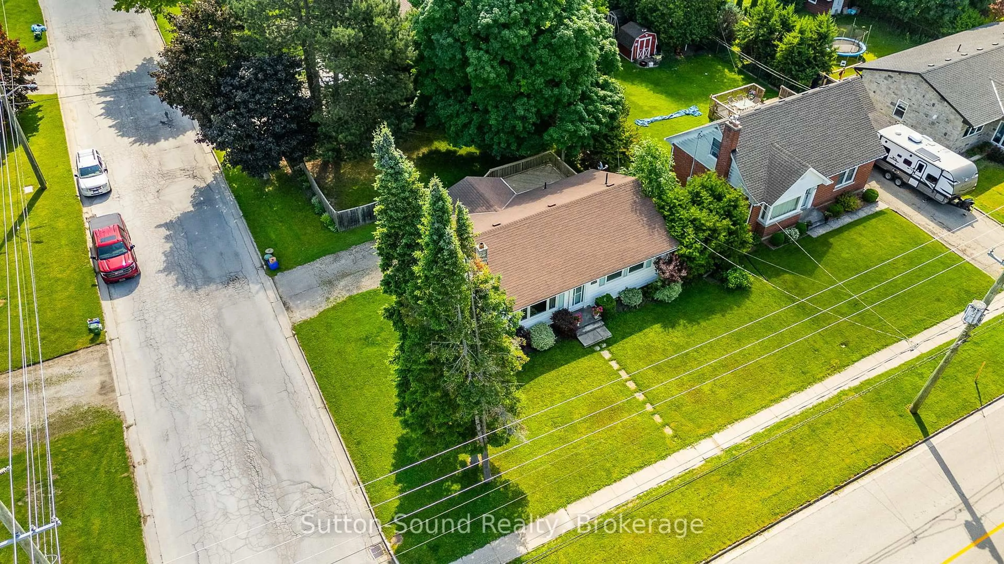 A pic from outside/outdoor area/front of a property/back of a property/a pic from drone, street for 399 7th Ave, Owen Sound Ontario N4K 2W8