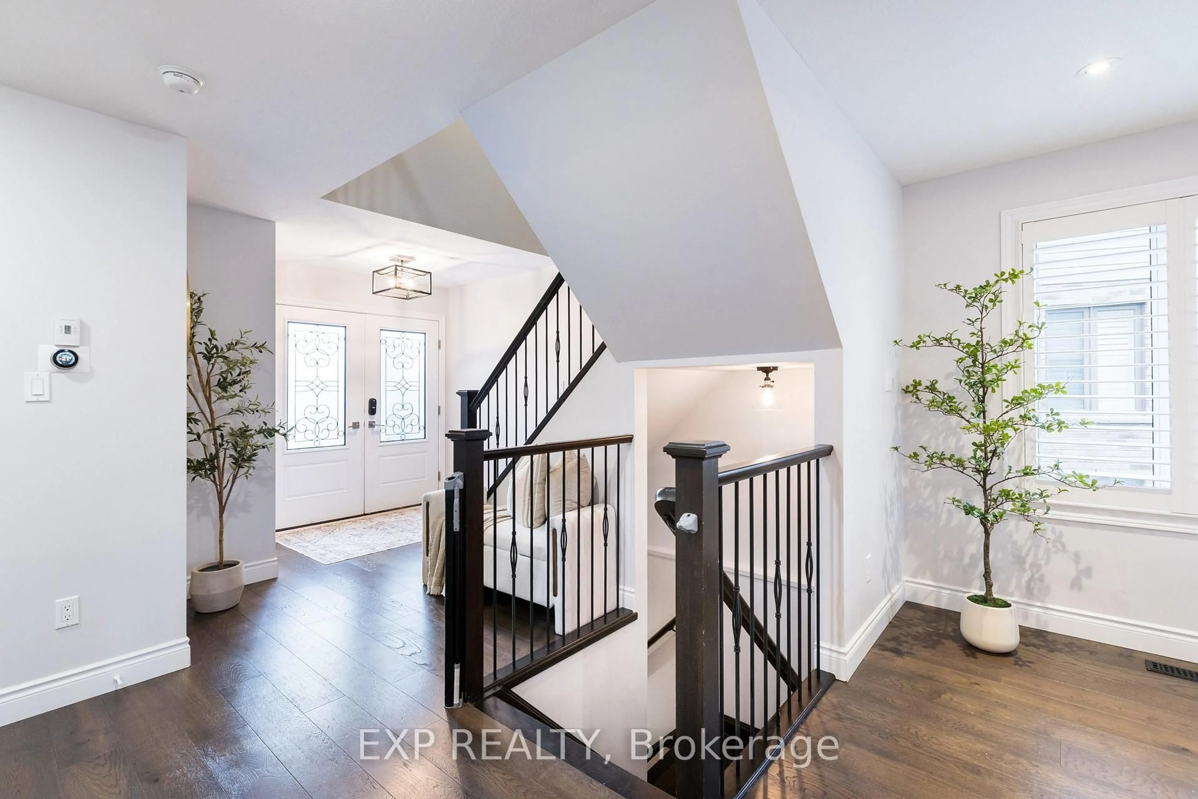 Indoor entryway for 2180 YELLOWBIRCH Pl, London North Ontario N6G 5C1