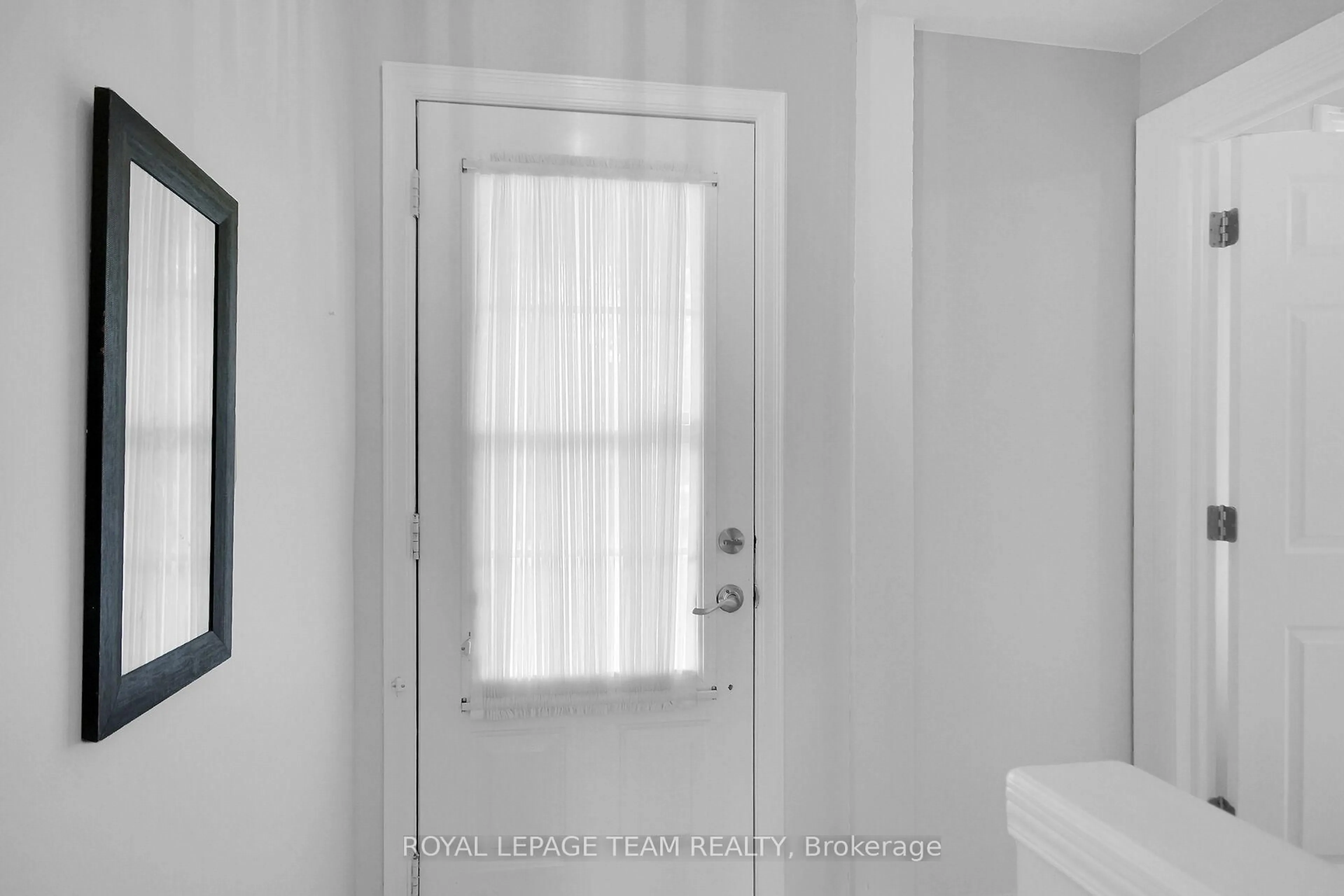 A pic of a room for 1007 Bakervale Dr, Ottawa Ontario K1Z 6N7