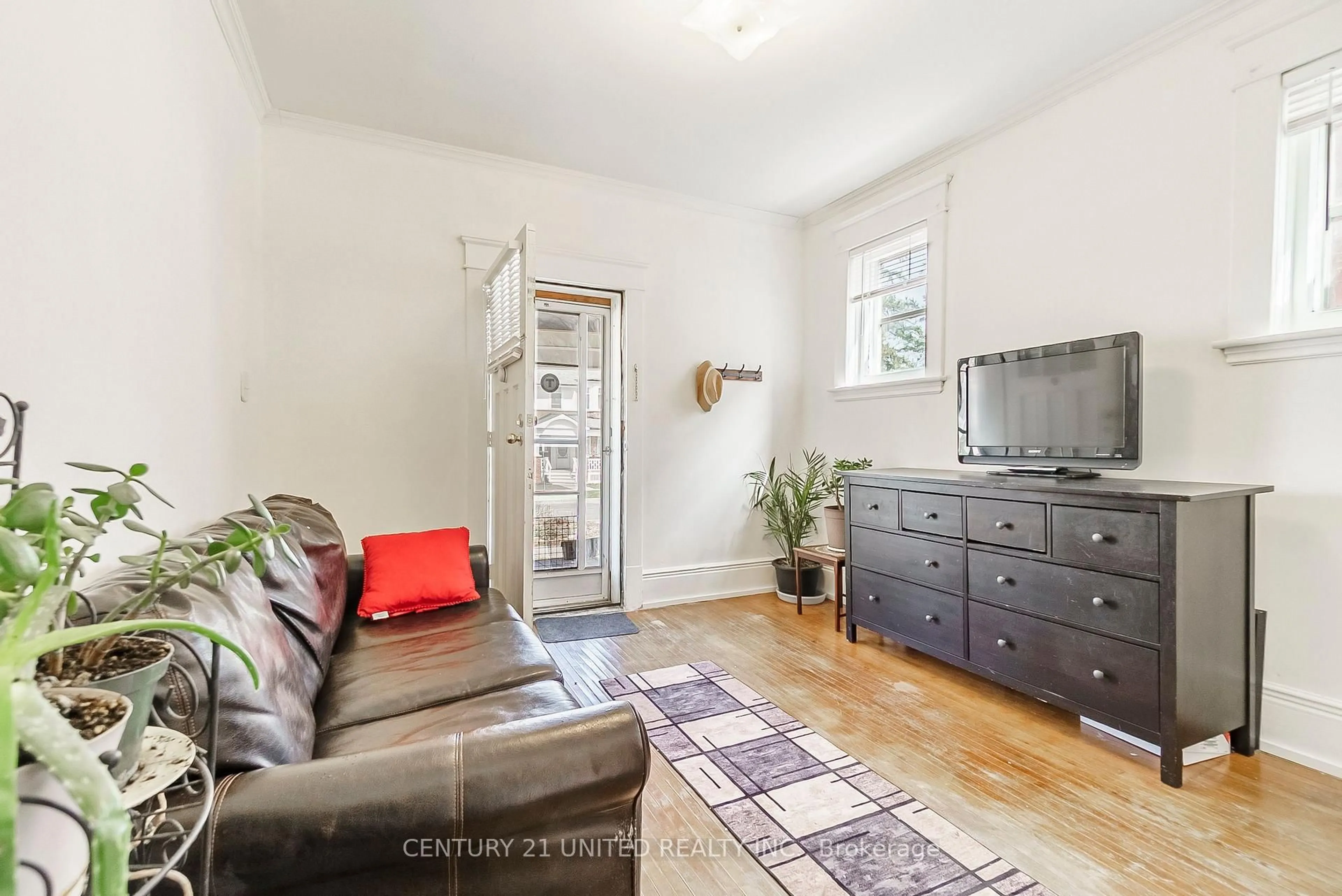 Living room with furniture, unknown for 319 Elias Ave, Peterborough Central Ontario K9J 5G8