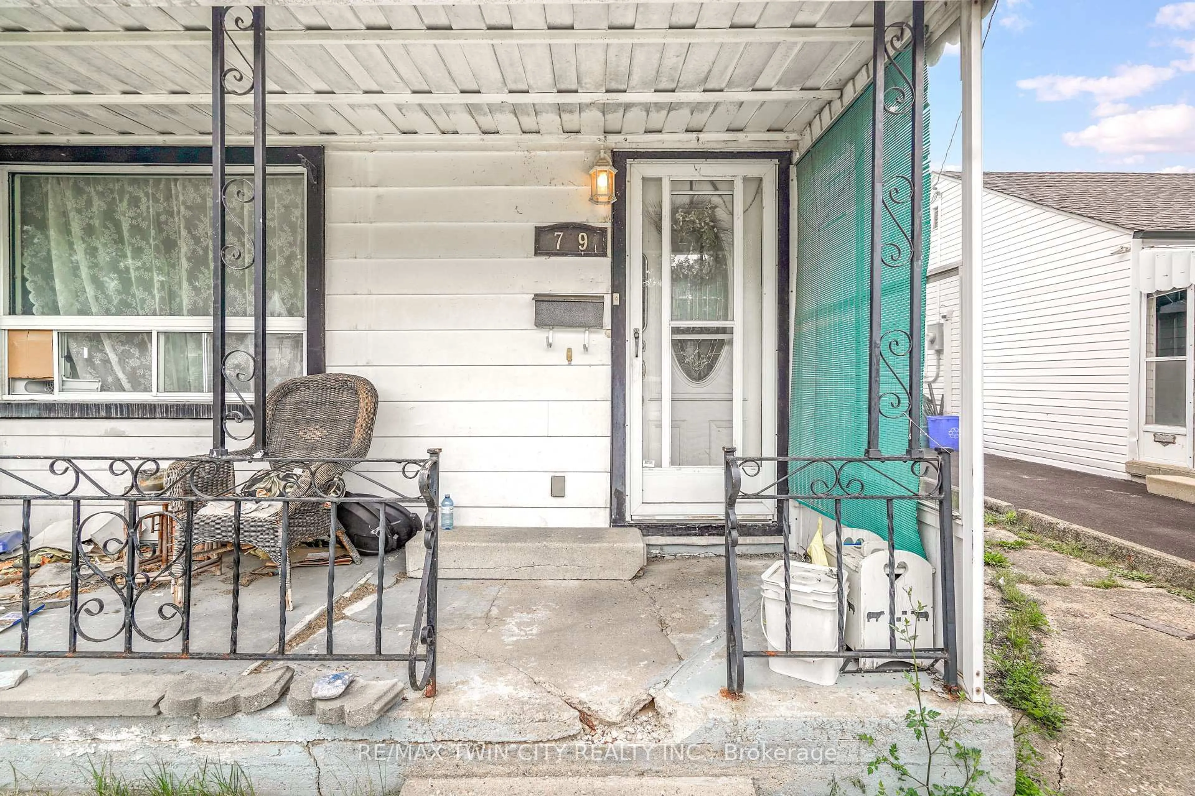 Patio, street for 79 Salisbury Ave, Brantford Ontario N3S 1N1