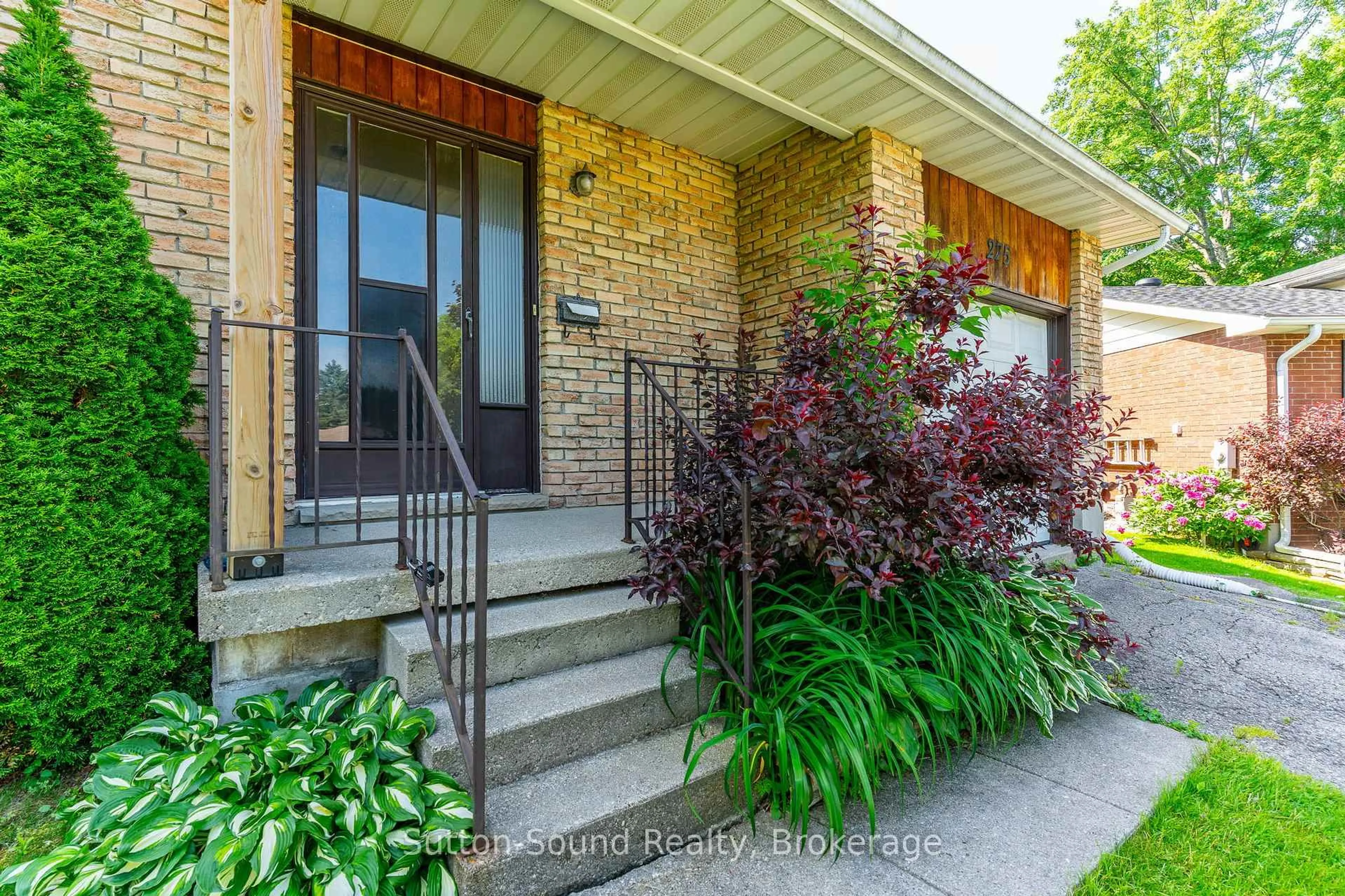 Home with brick exterior material, street for 275 8th Ave, Owen Sound Ontario N4K 3A3