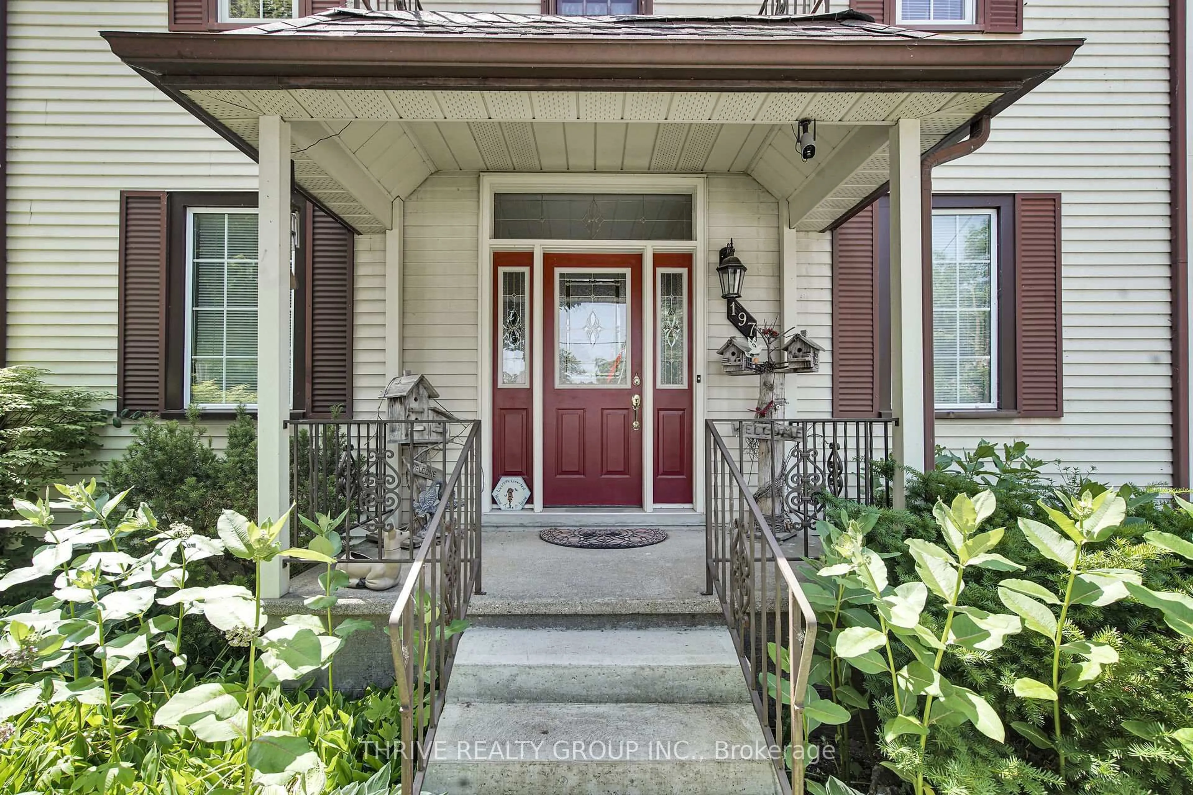 Indoor entryway for 197 Broad St, North Middlesex Ontario N0M 2K0