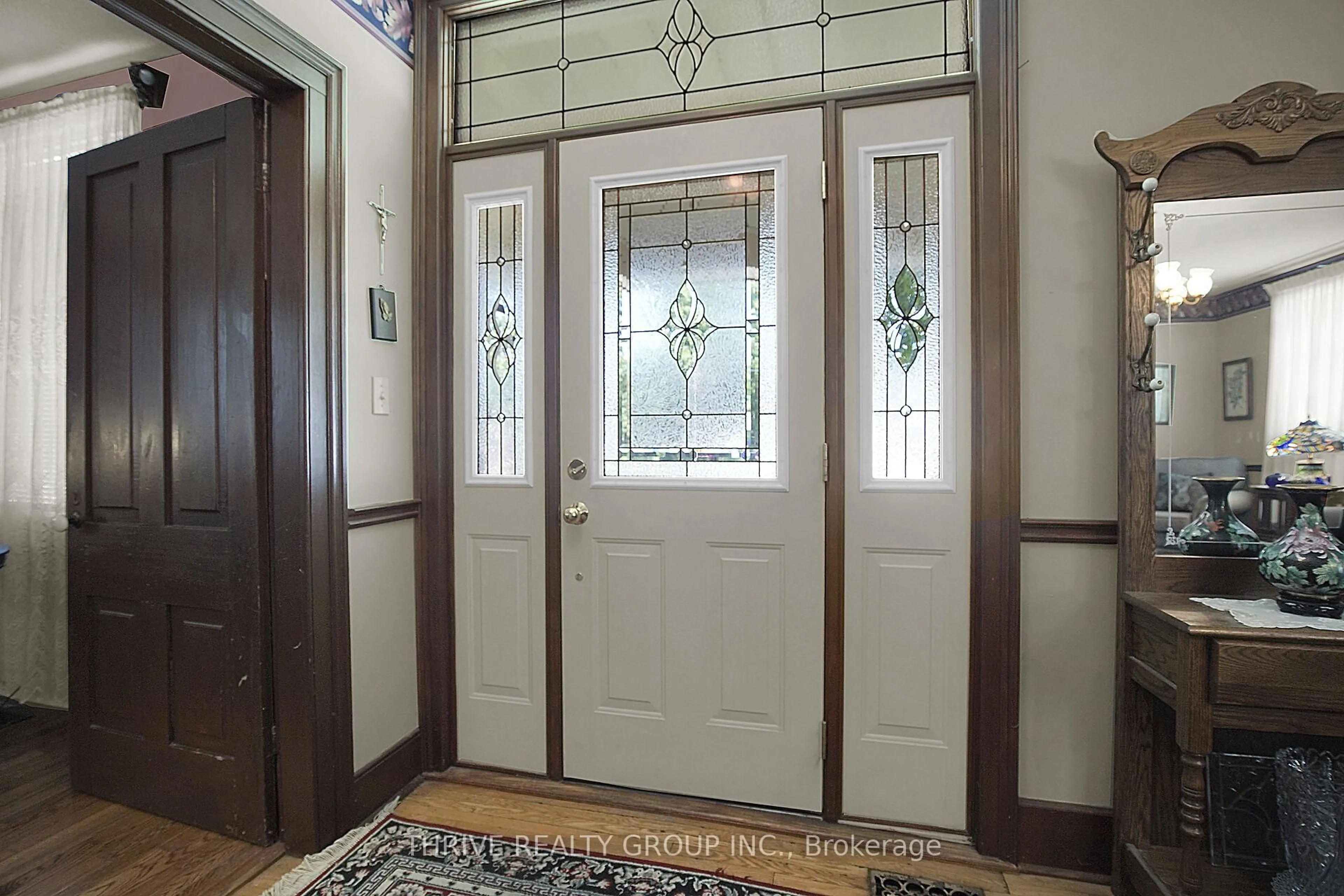 Indoor entryway for 197 Broad St, North Middlesex Ontario N0M 2K0