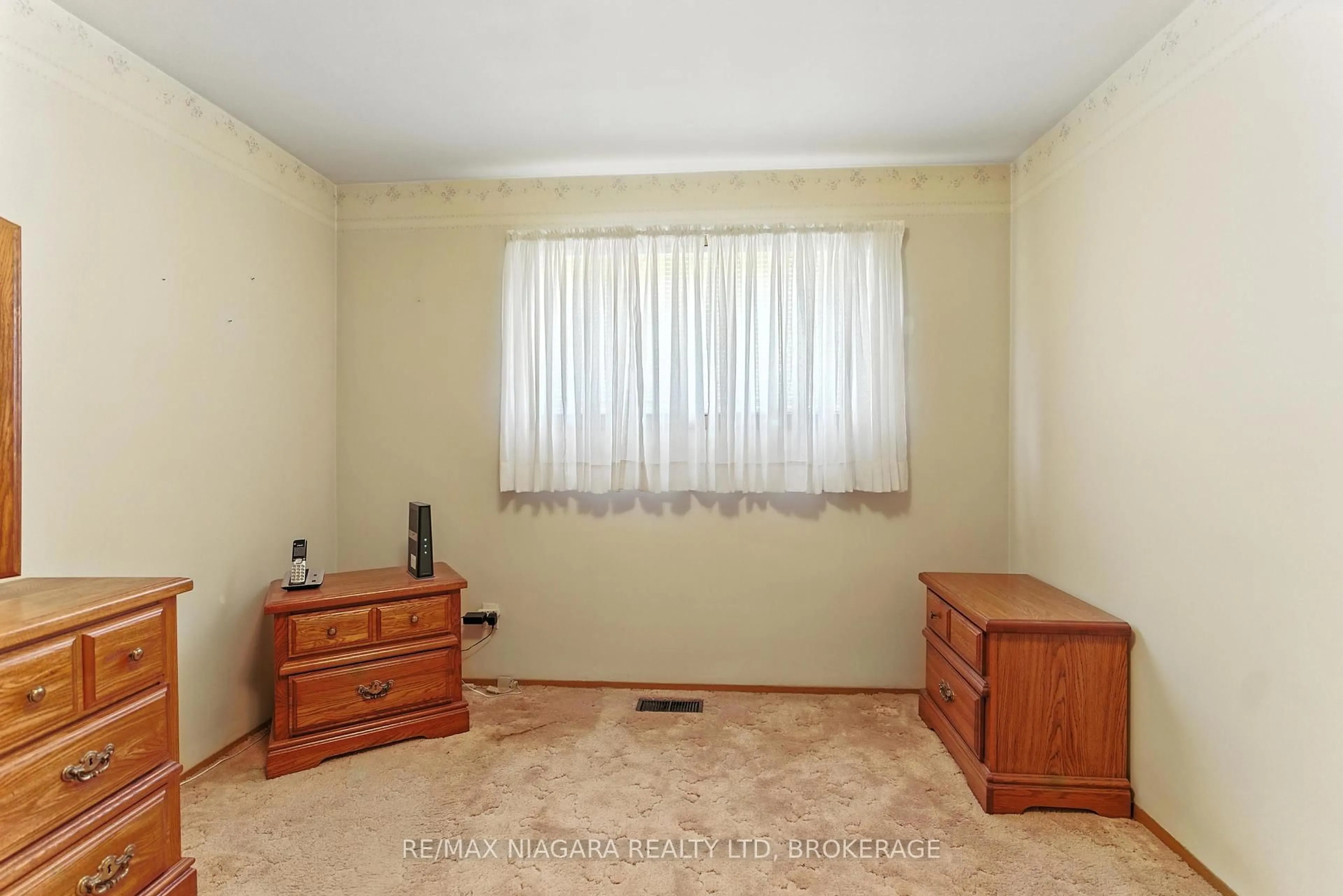 A pic of a room for 107 Harrison Ave, Welland Ontario L3B 1C3