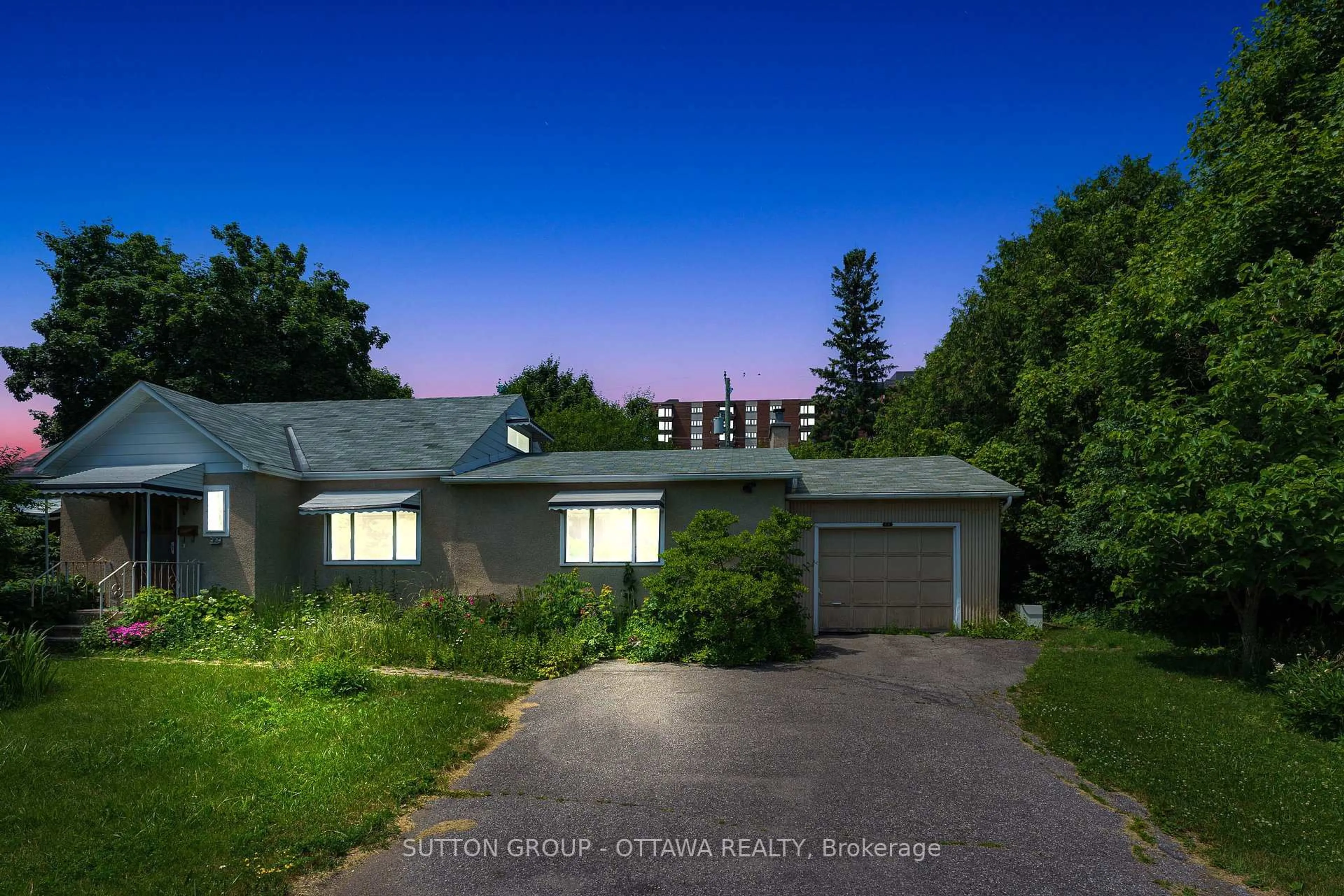 A pic from outside/outdoor area/front of a property/back of a property/a pic from drone, street for 15 Granton Ave, Ottawa Ontario K2G 1W5