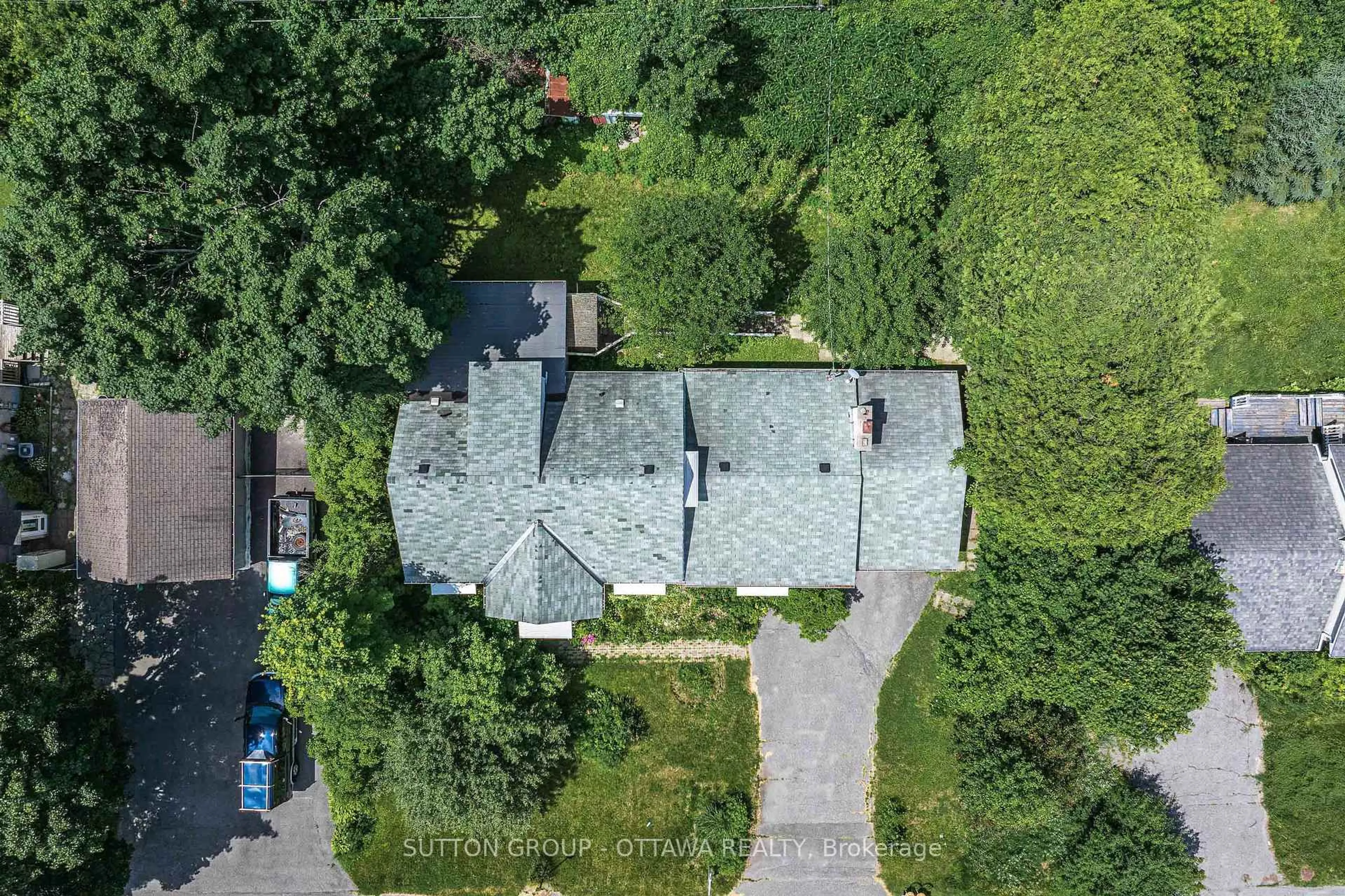 A pic from outside/outdoor area/front of a property/back of a property/a pic from drone, unknown for 15 Granton Ave, Ottawa Ontario K2G 1W5