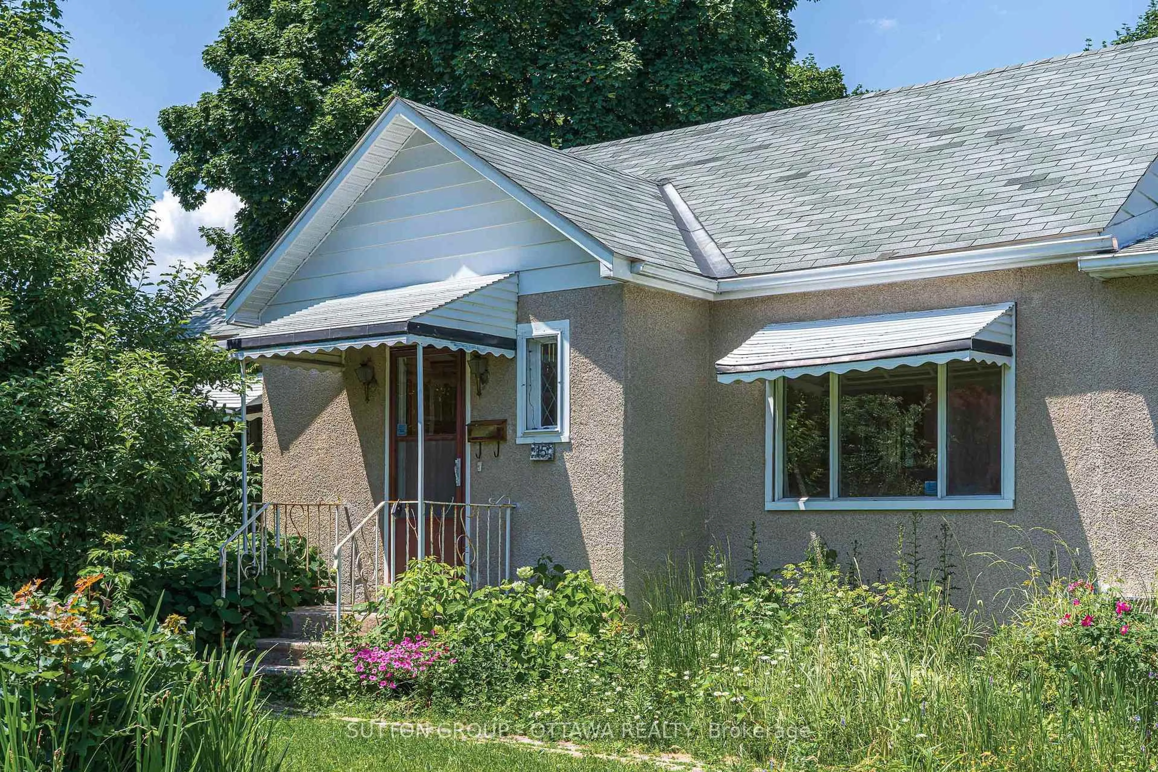 Unknown for 15 Granton Ave, Ottawa Ontario K2G 1W5