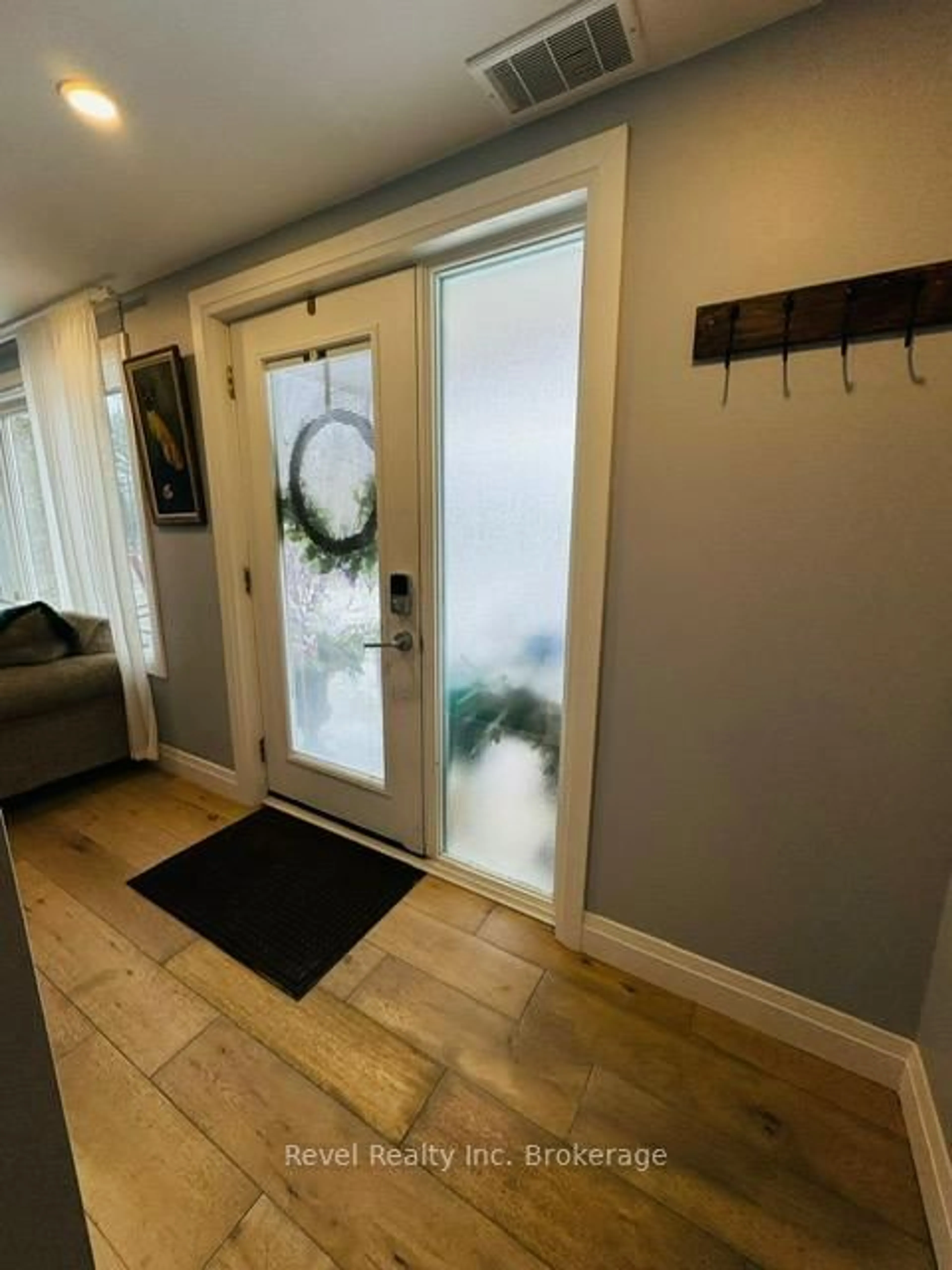 Indoor entryway for 541 DONALD St, Mattawa Ontario P0H 1V0