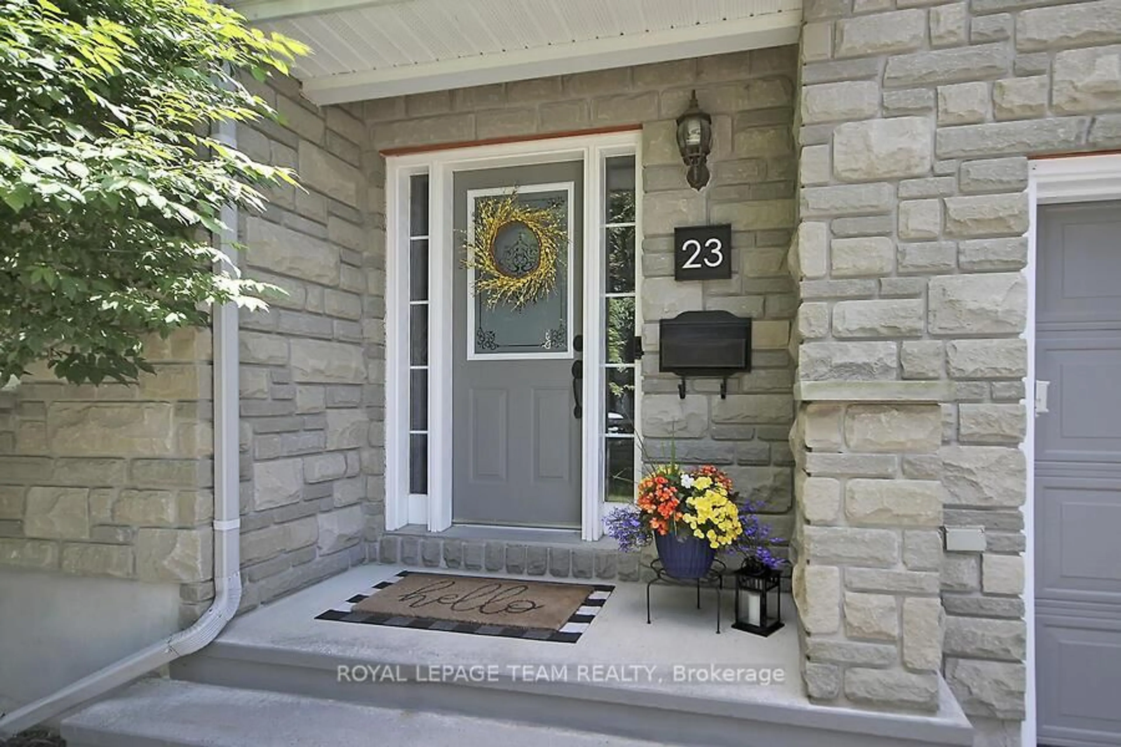 Indoor entryway for 23 Windgate Cres, Ottawa Ontario K2M 2X1