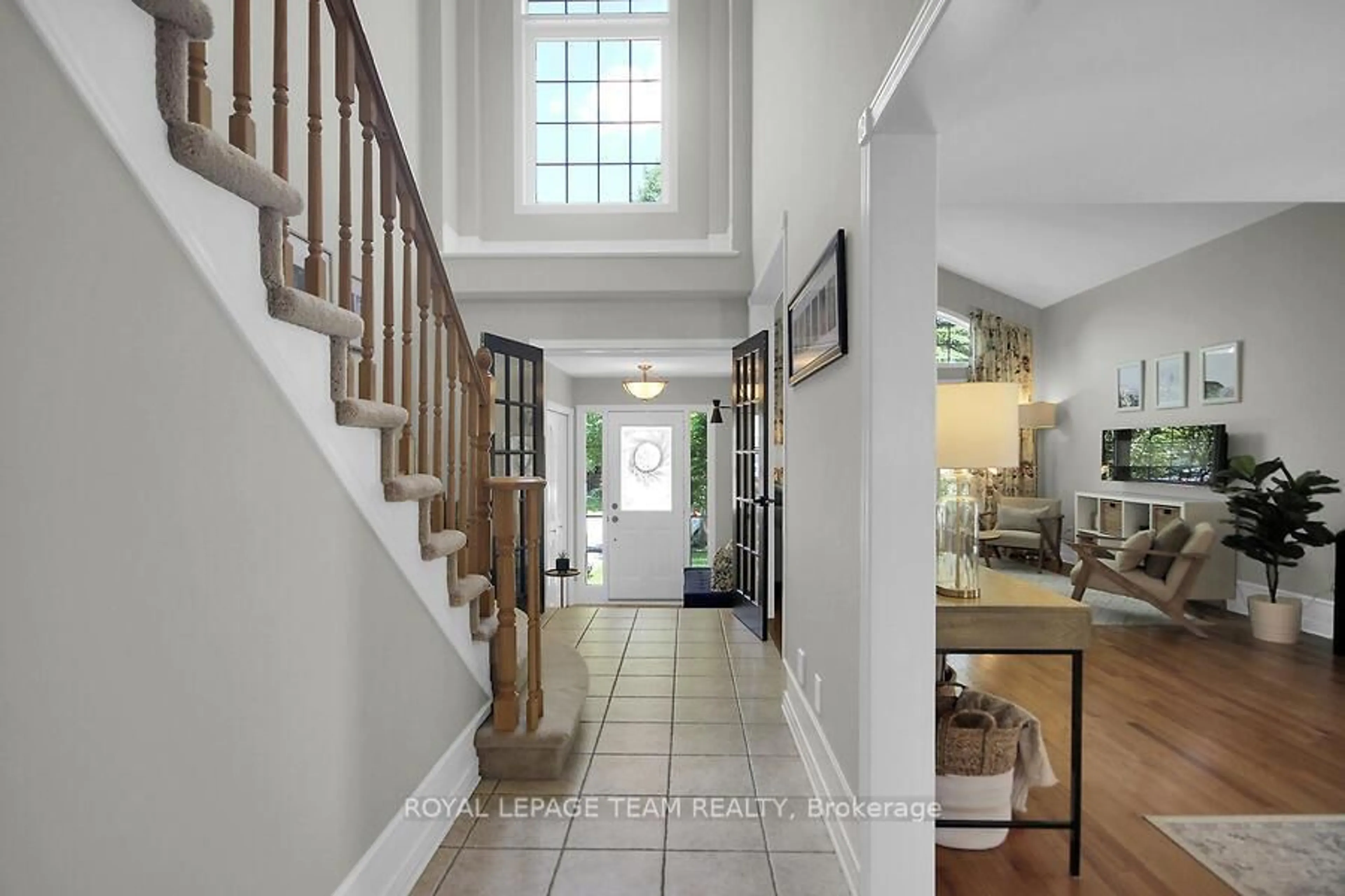 Indoor entryway for 23 Windgate Cres, Ottawa Ontario K2M 2X1