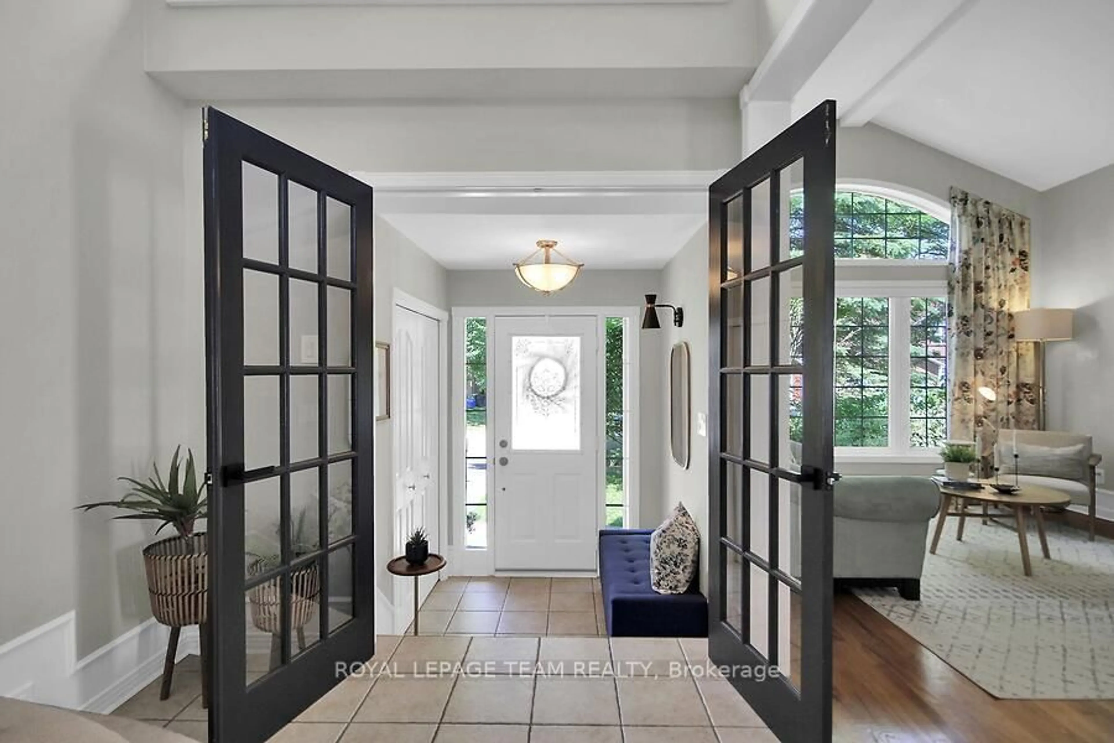 Indoor entryway for 23 Windgate Cres, Ottawa Ontario K2M 2X1