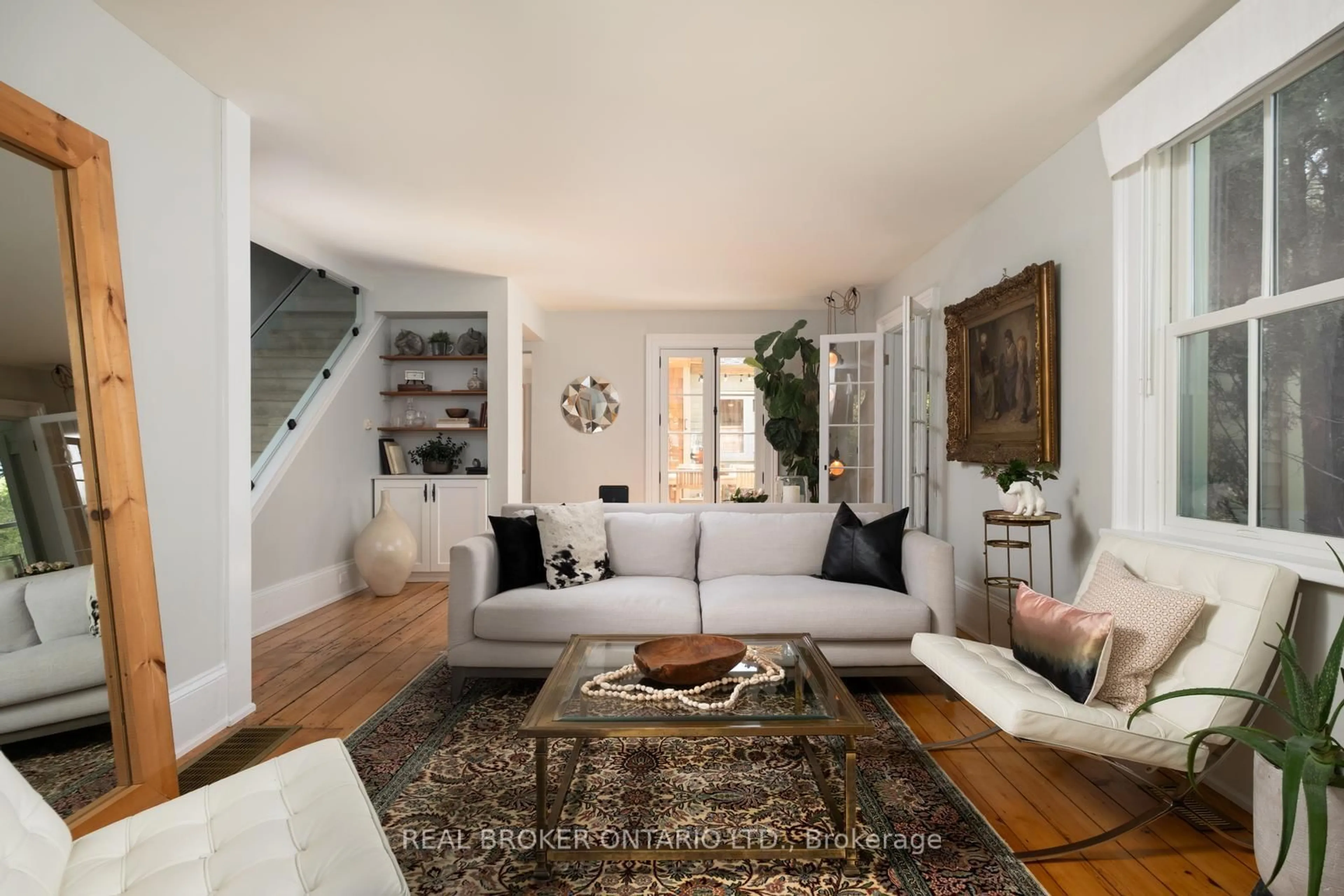Living room with furniture, unknown for 354 College St, Cobourg Ontario K9A 3V6