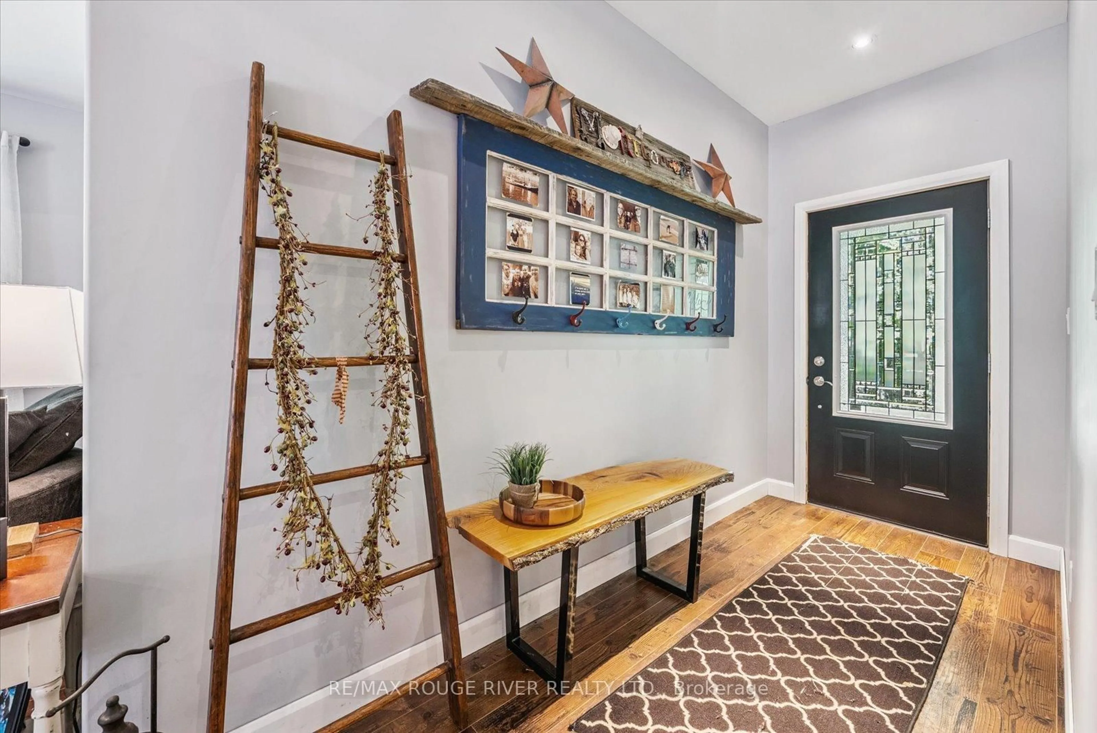 Indoor entryway for 36 Station Rd, Limoges Ontario K0K 2M0