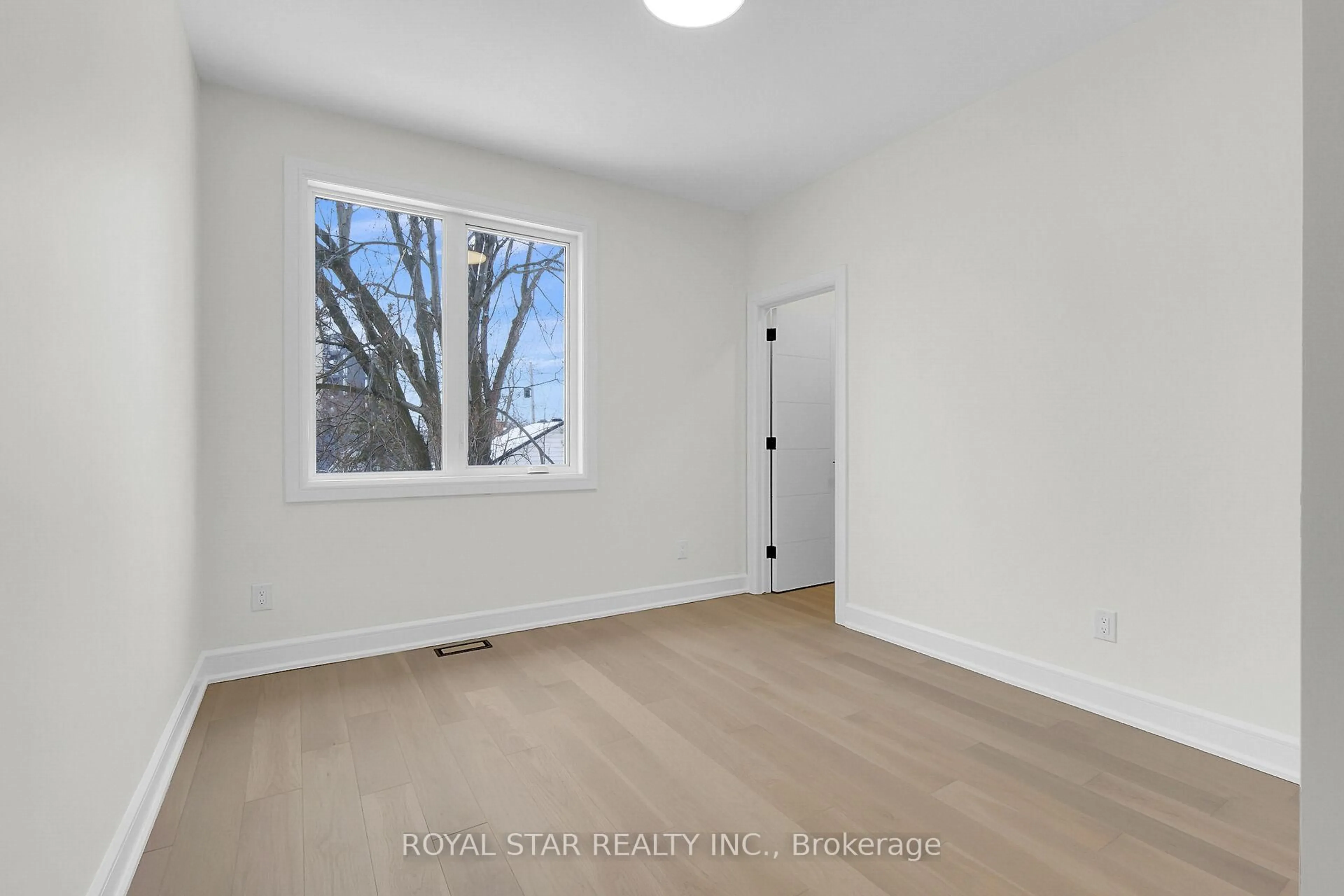 A pic of a room for 553 Mutual St, Ottawa Ontario K1K 1C5