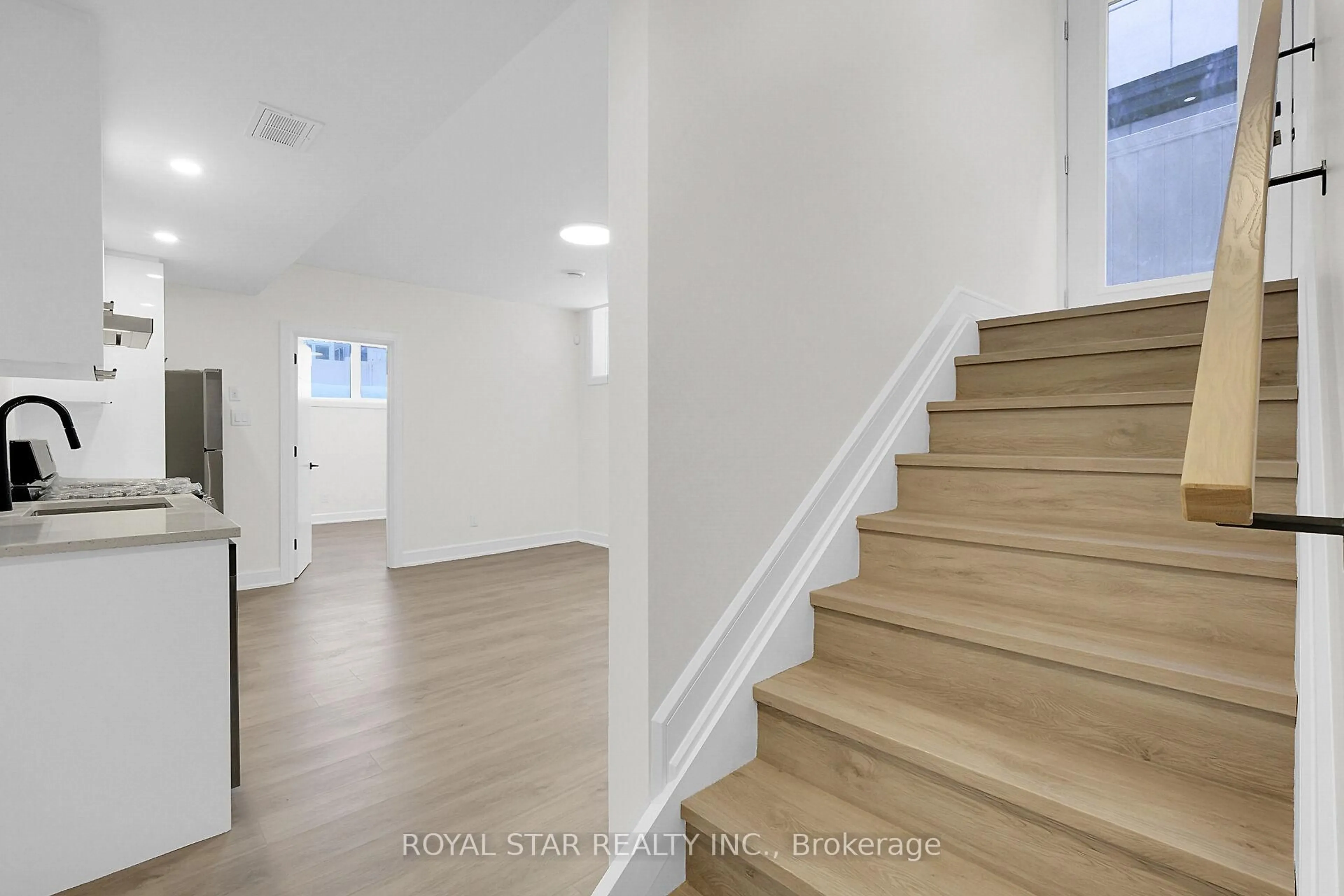 Stairs for 553 Mutual St, Ottawa Ontario K1K 1C5