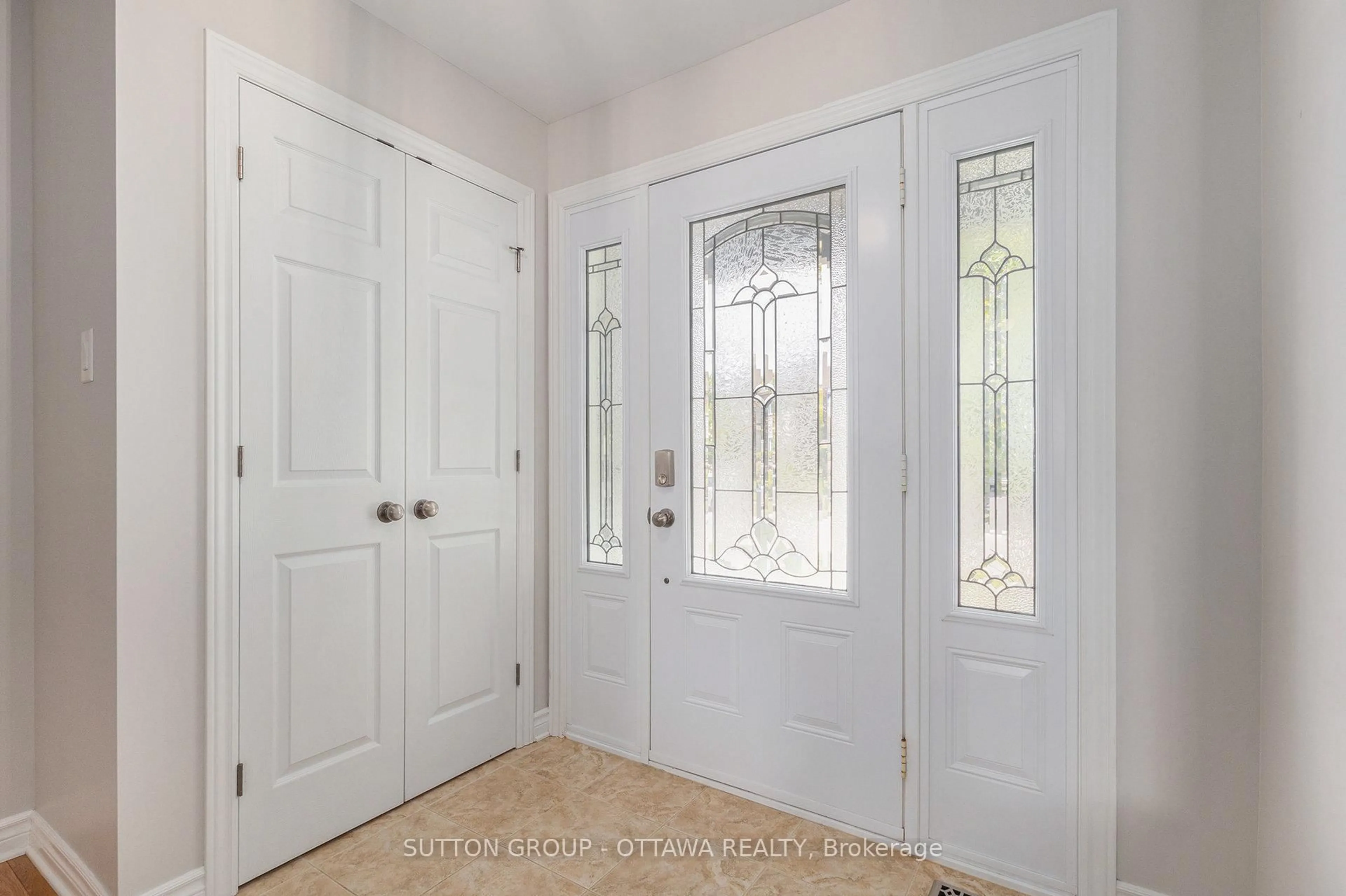 Indoor entryway for 56 Honore Cres, The Nation Ontario K0A 2M0
