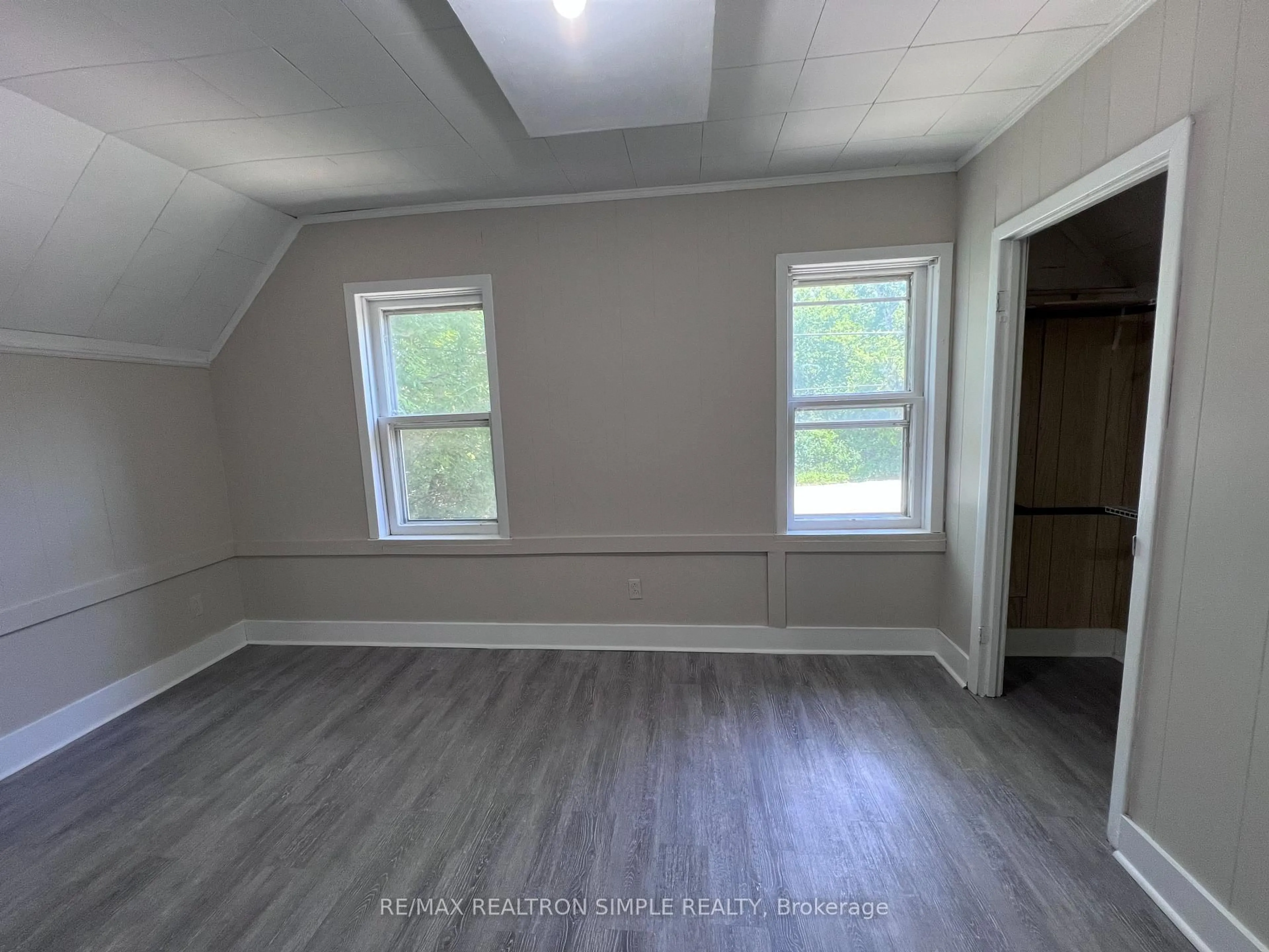 A pic of a room for 249 Second Ave, North Bay Ontario P1B 1L5