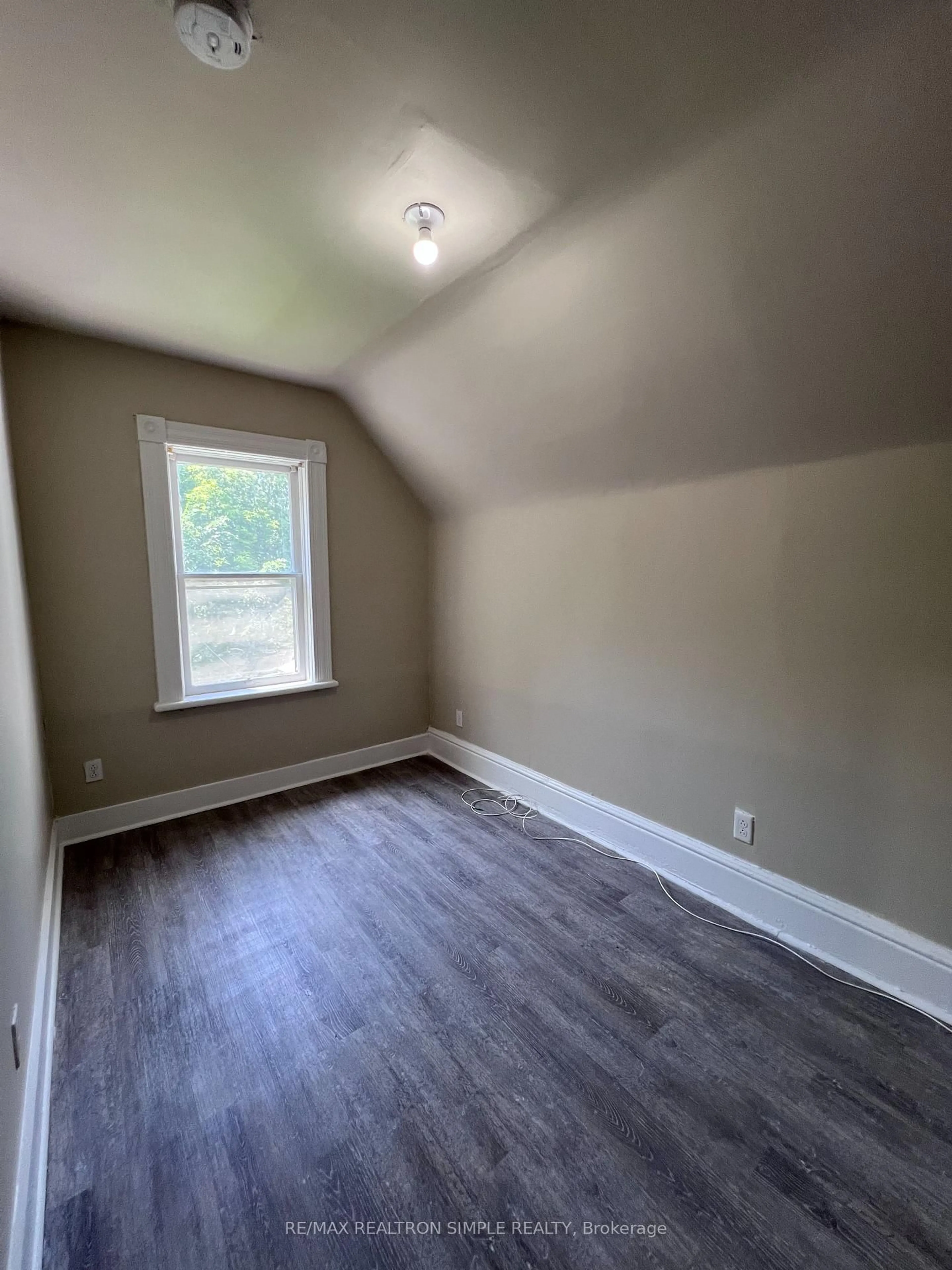 A pic of a room for 249 Second Ave, North Bay Ontario P1B 1L5