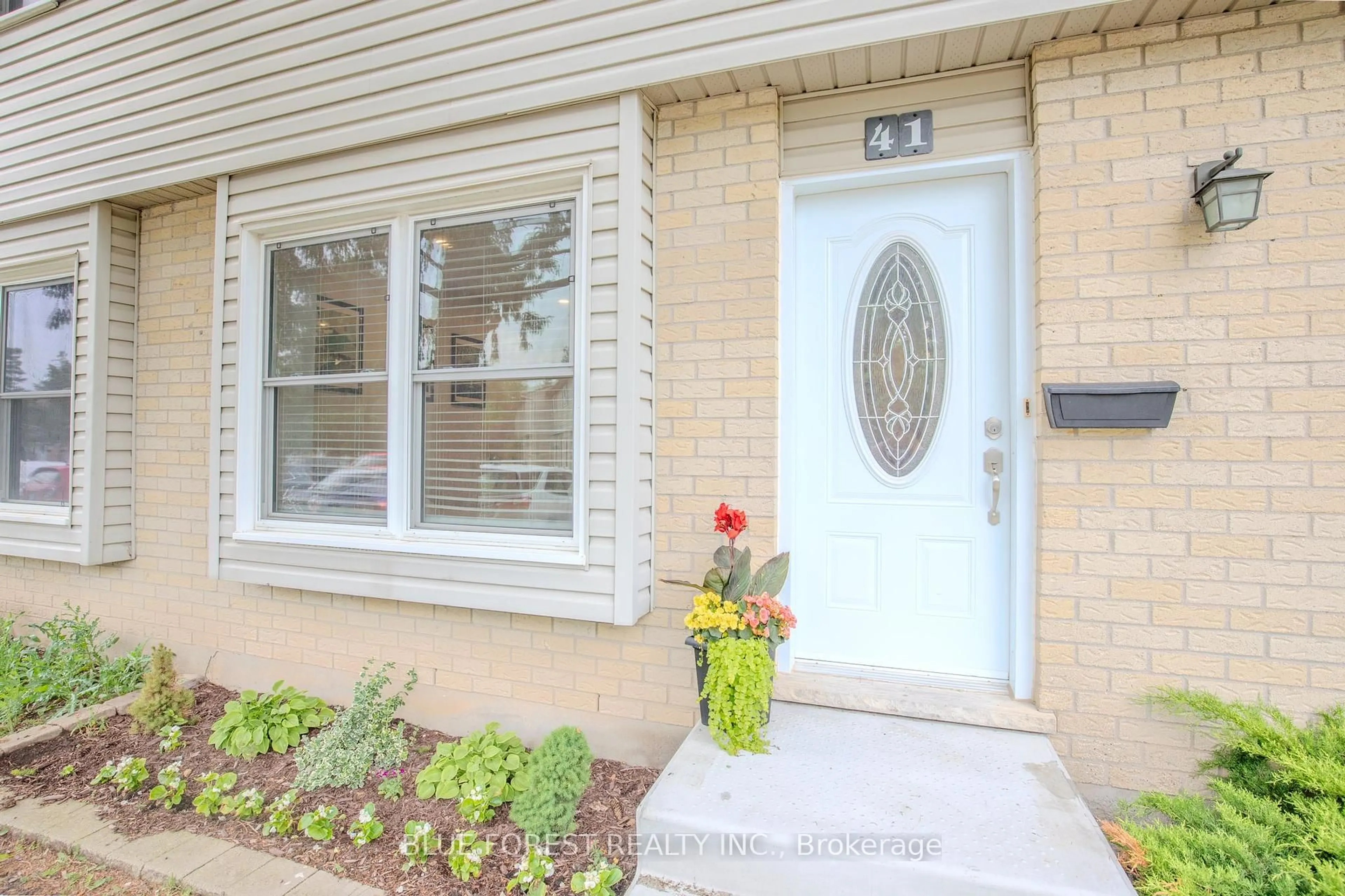 Indoor entryway for 101 Highview Ave #41, London South Ontario N6C 5G4