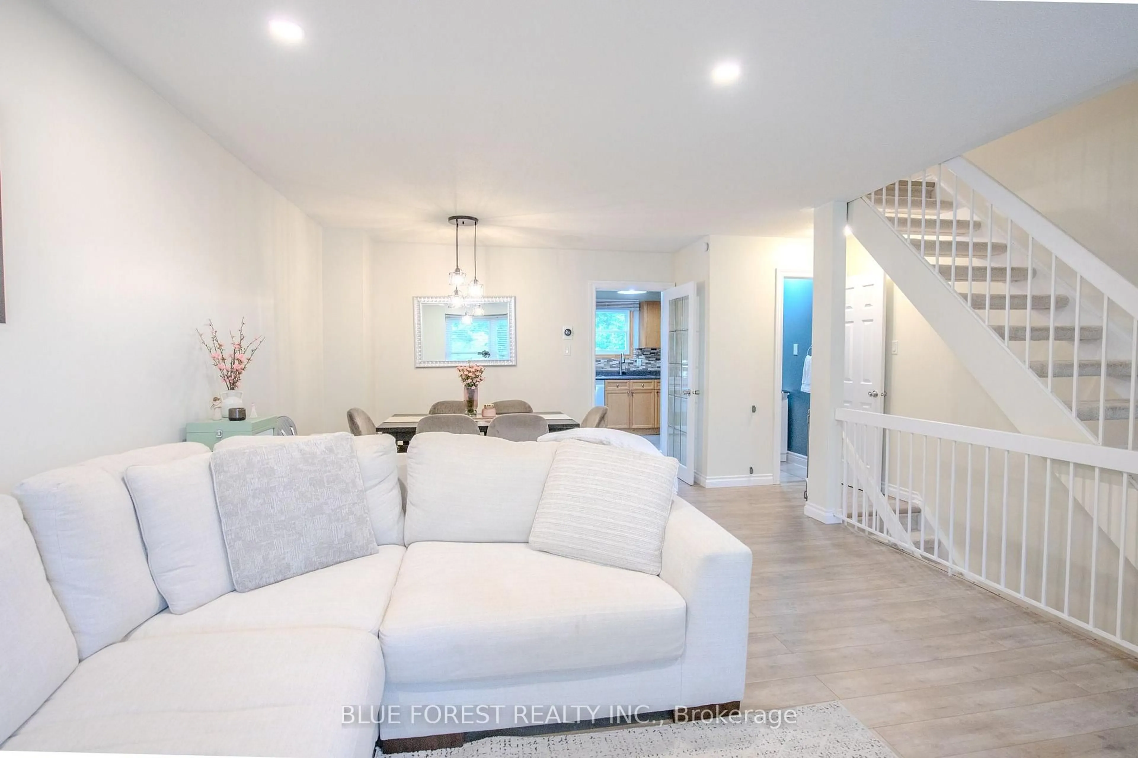 Living room with furniture, ceramic/tile floor for 101 Highview Ave #41, London South Ontario N6C 5G4