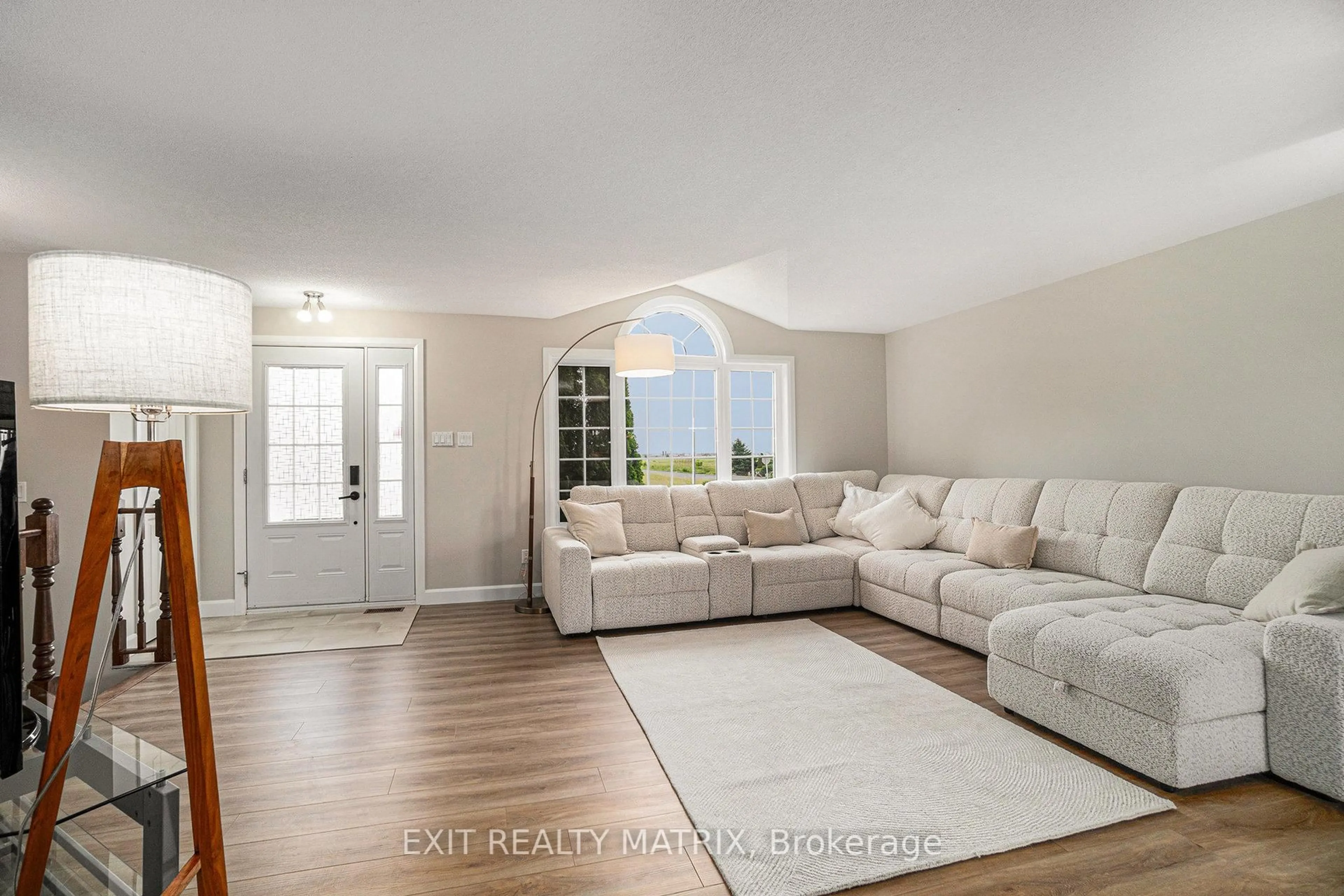 Living room with furniture, unknown for 2713 County Road 3 Rd, The Nation Ontario K0C 2B0