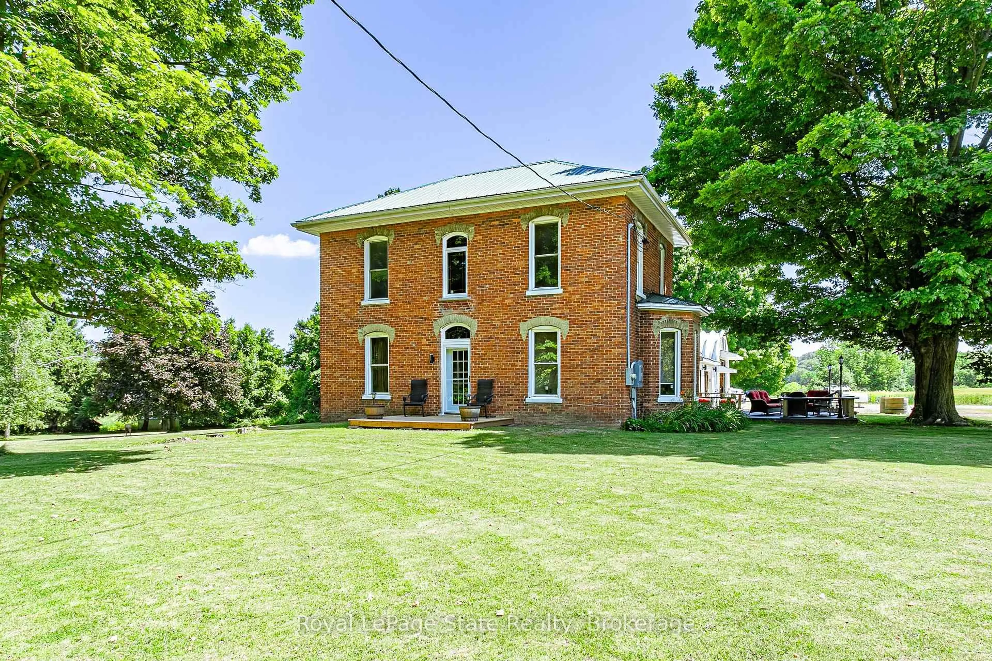 A pic from outside/outdoor area/front of a property/back of a property/a pic from drone, building for 652 Villa Nova Rd, Norfolk Ontario N0E 1Y0