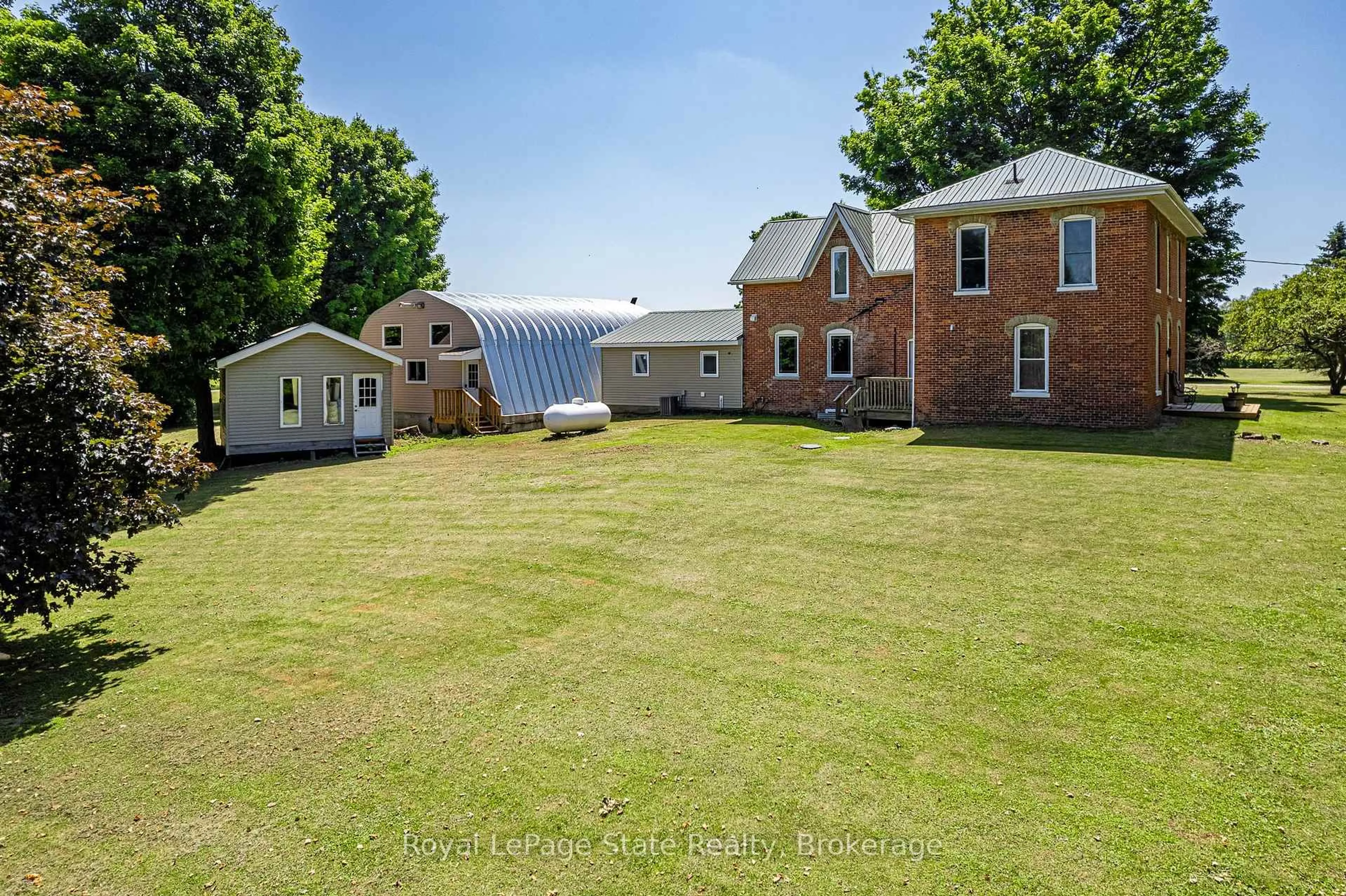 A pic from outside/outdoor area/front of a property/back of a property/a pic from drone, building for 652 Villa Nova Rd, Norfolk Ontario N0E 1Y0