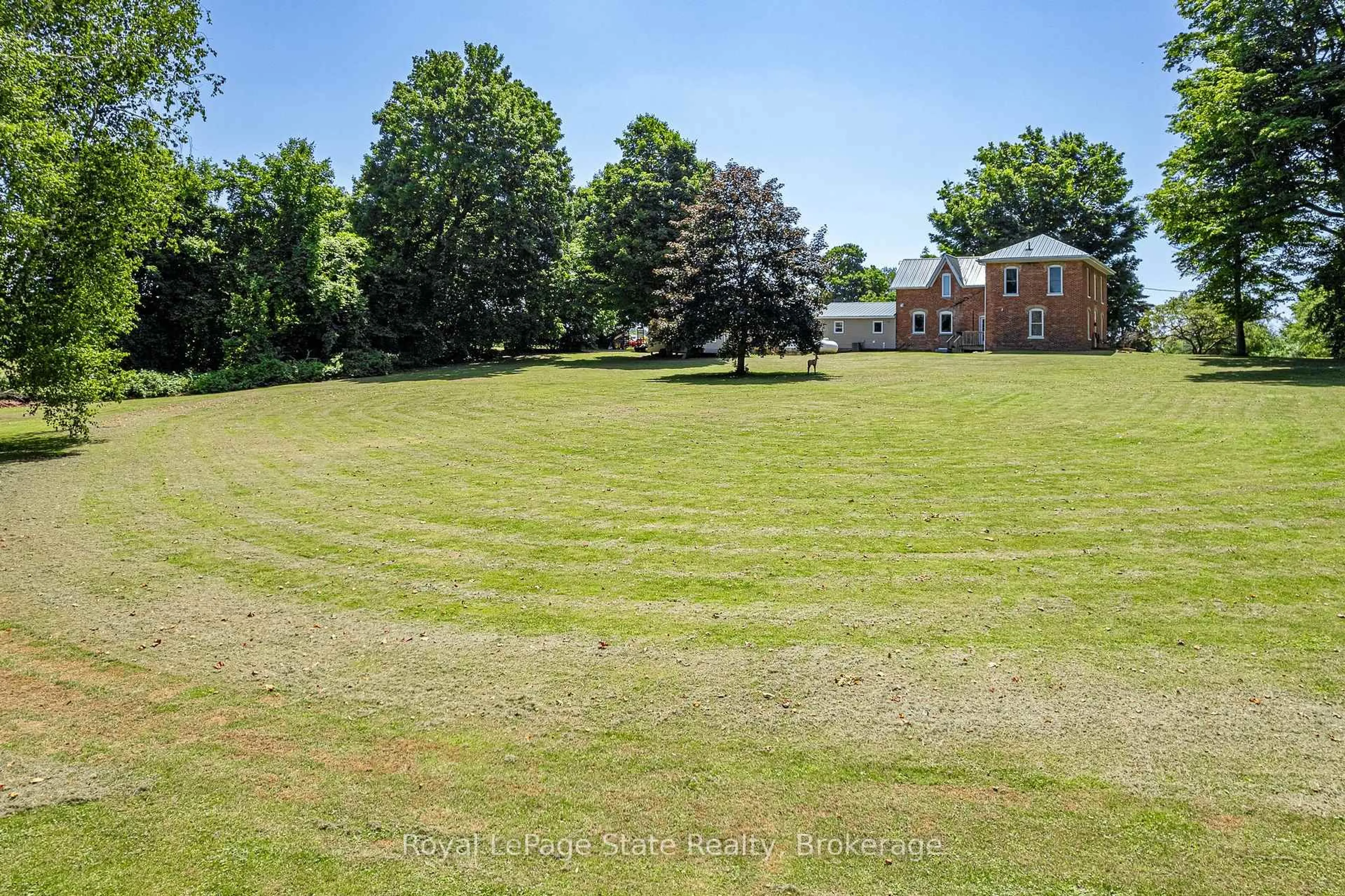 A pic from outside/outdoor area/front of a property/back of a property/a pic from drone, unknown for 652 Villa Nova Rd, Norfolk Ontario N0E 1Y0