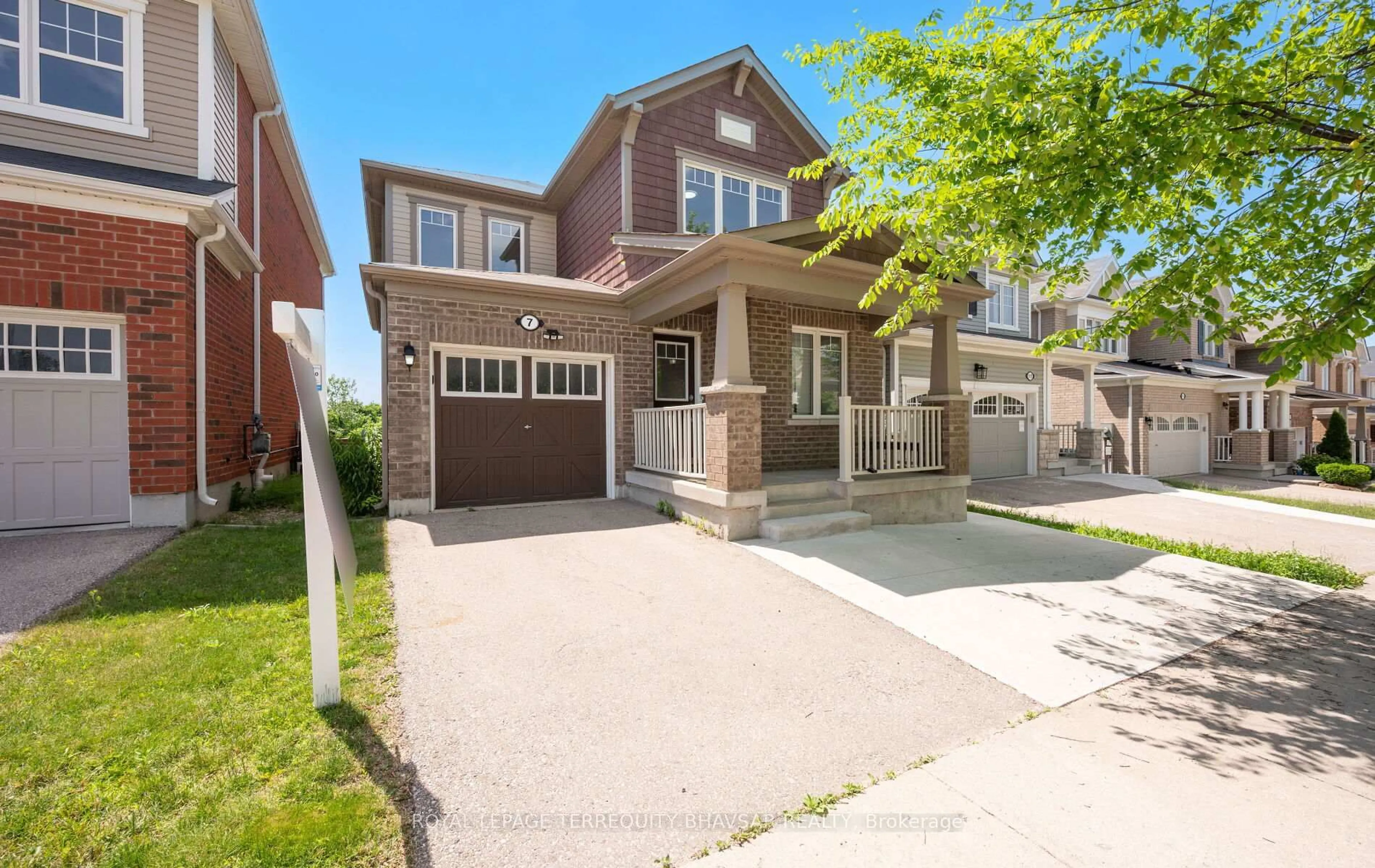 Home with brick exterior material, street for 7 Shoreacres Dr, Kitchener Ontario N2R 0K7