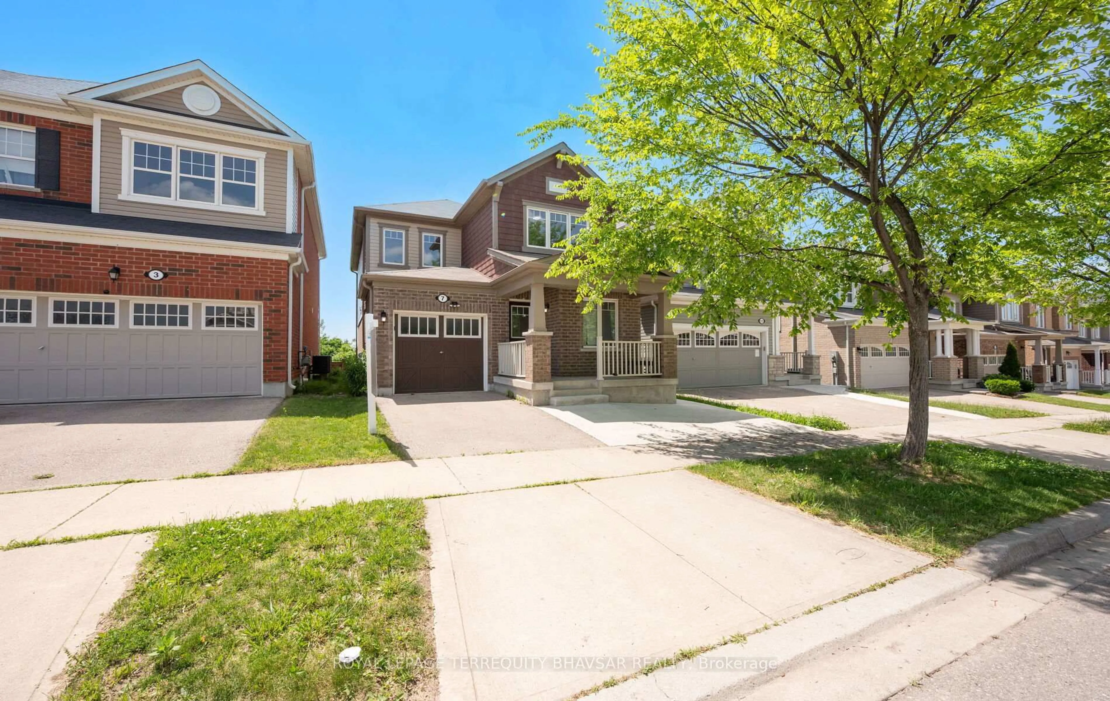 Home with brick exterior material, street for 7 Shoreacres Dr, Kitchener Ontario N2R 0K7
