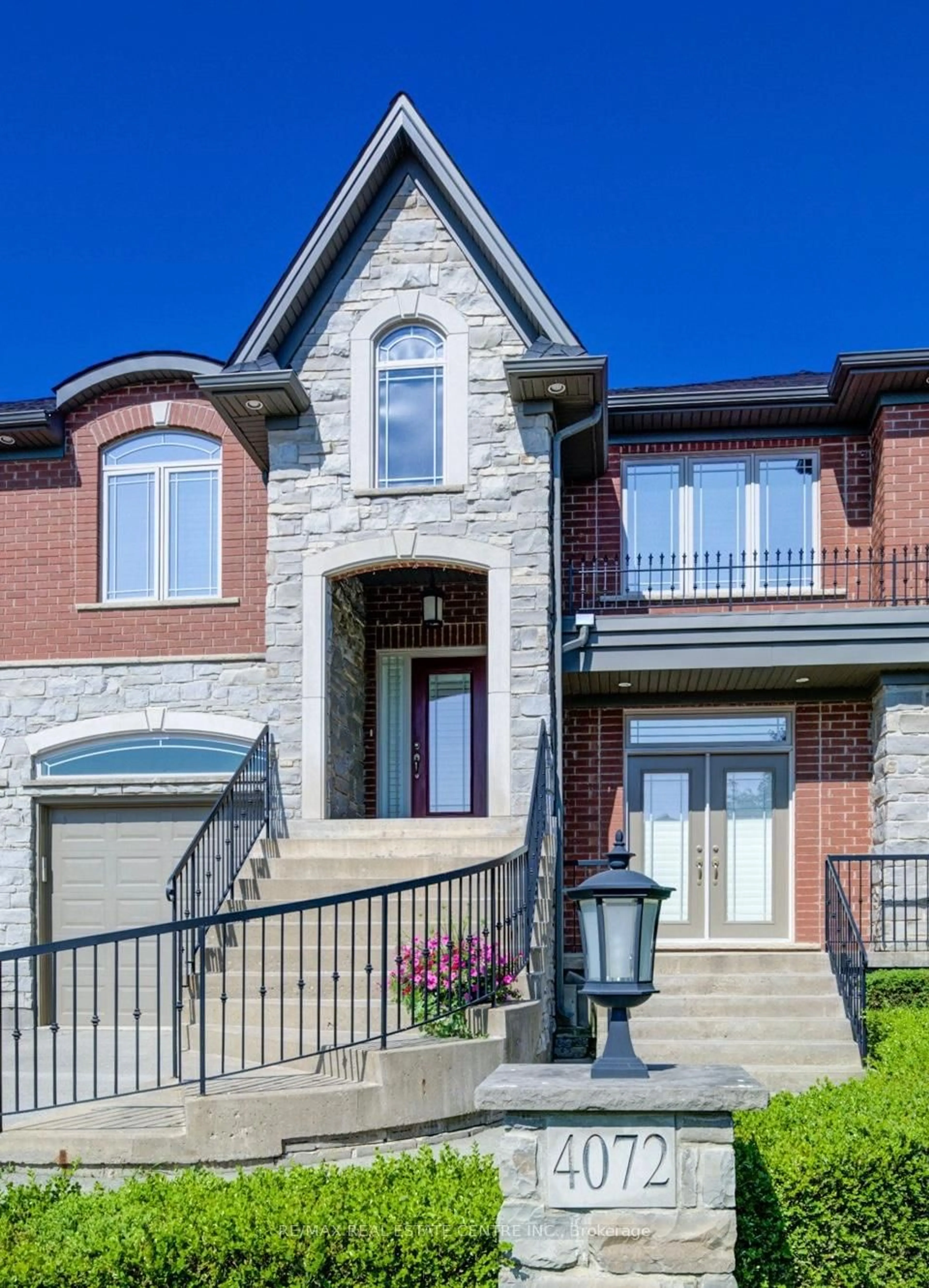 Home with brick exterior material, street for 4072 Highland Park Dr, Lincoln Ontario L0R 1B7