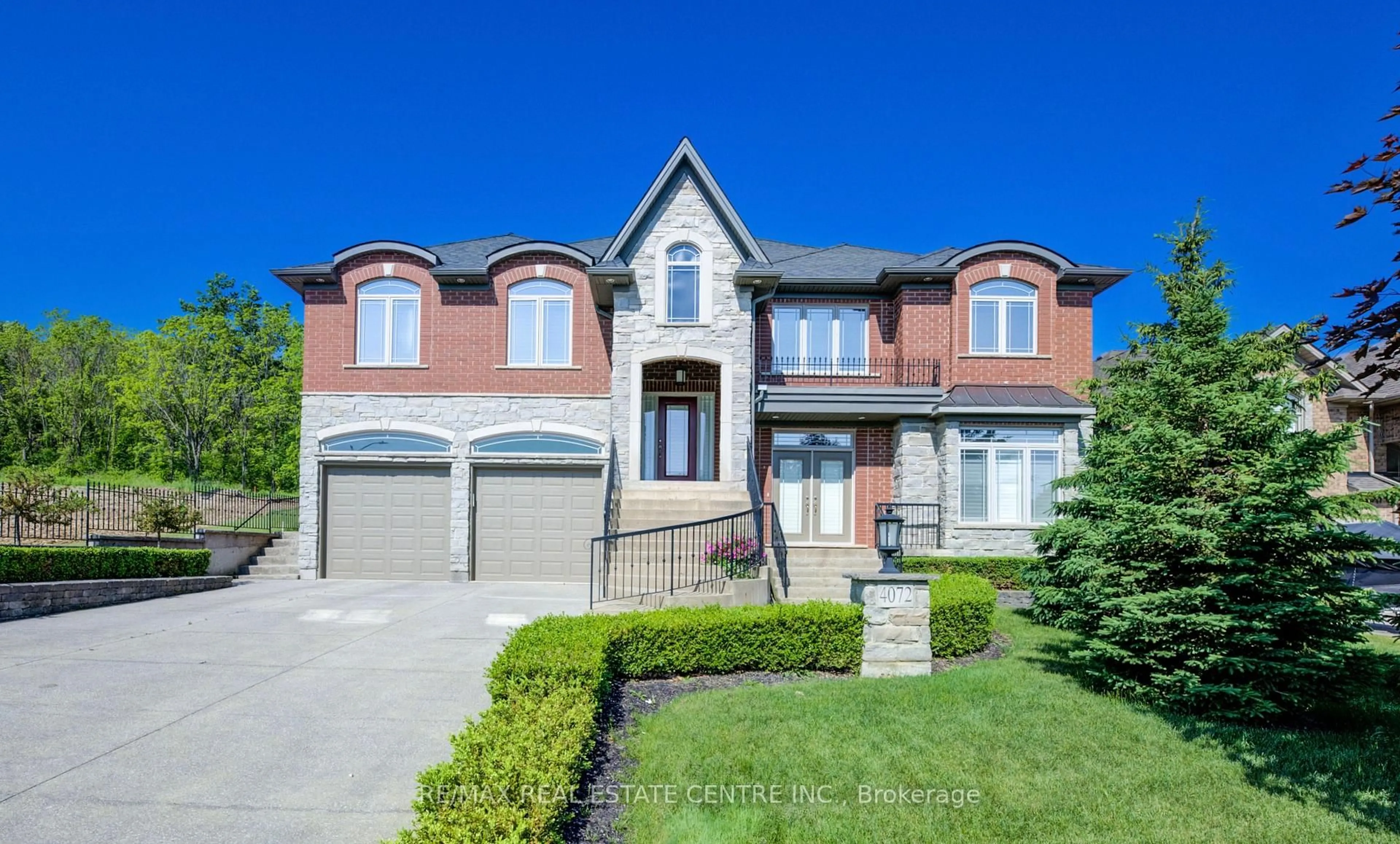 Home with brick exterior material, street for 4072 Highland Park Dr, Lincoln Ontario L0R 1B7