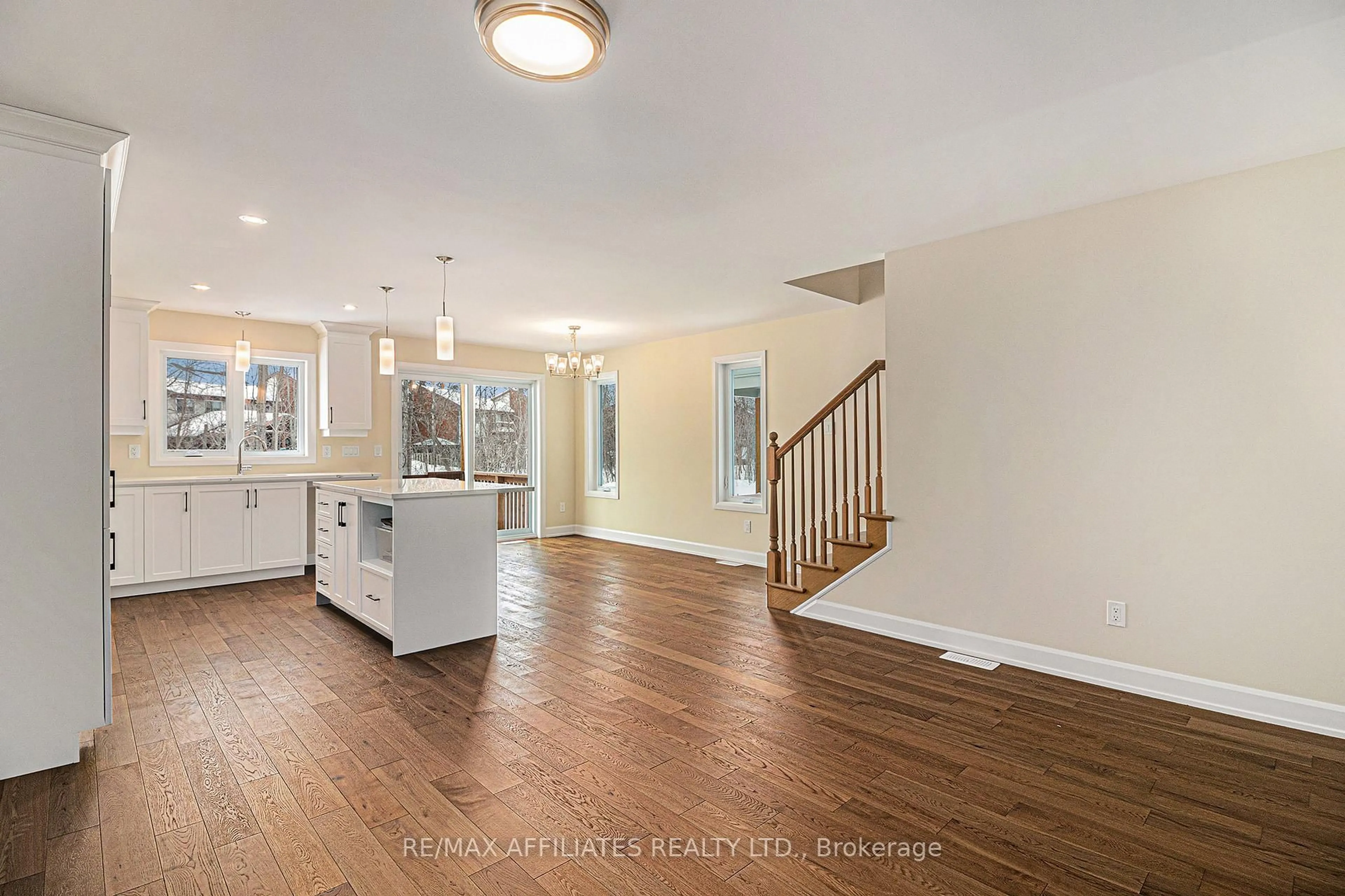 Open concept kitchen, unknown for 361 VOYAGEUR Pl, Russell Ontario K0A 1W0