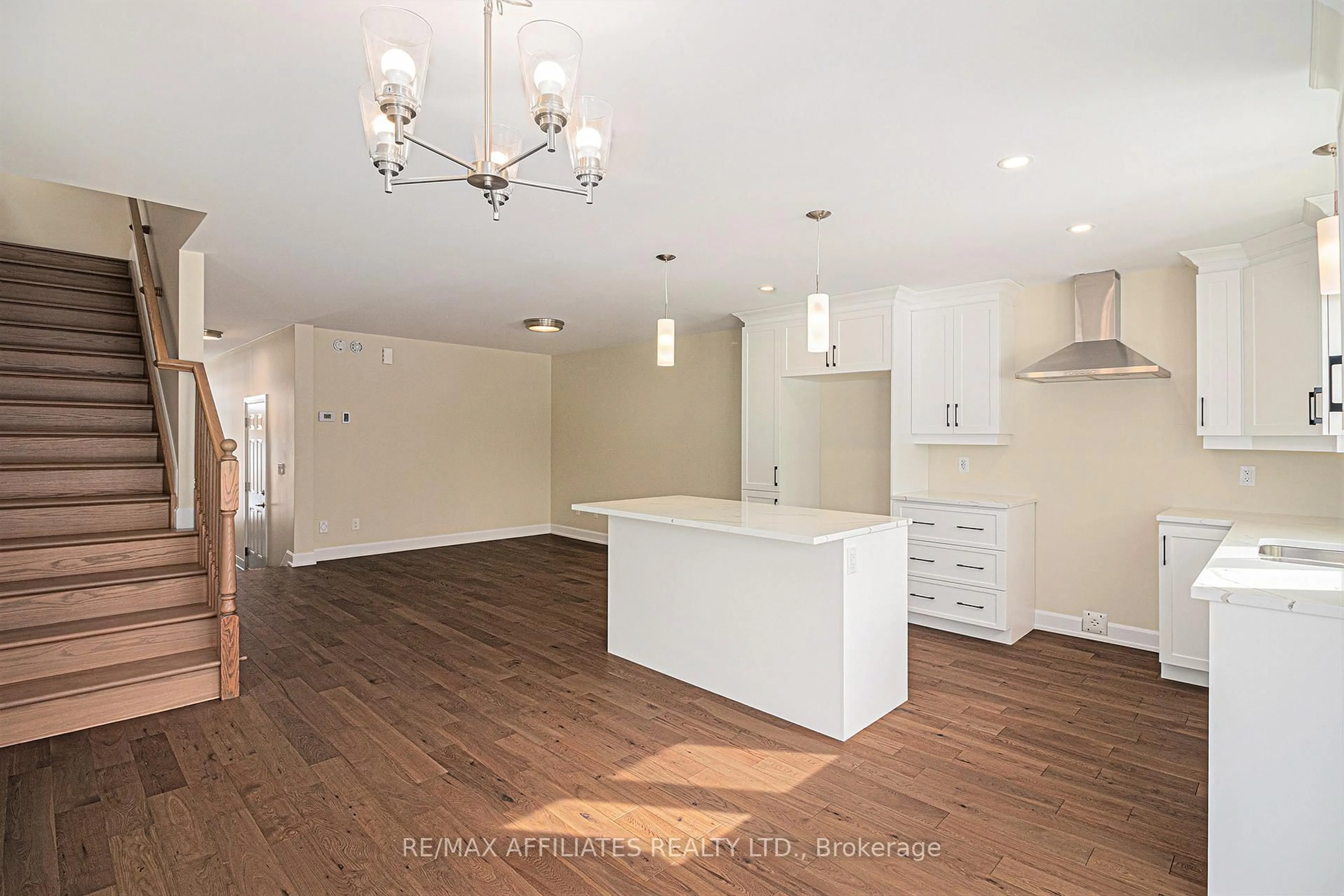Open concept kitchen, wood/laminate floor for 361 VOYAGEUR Pl, Russell Ontario K0A 1W0