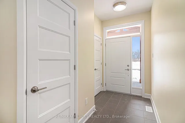 355 VOYAGEUR Pl, Russell 3