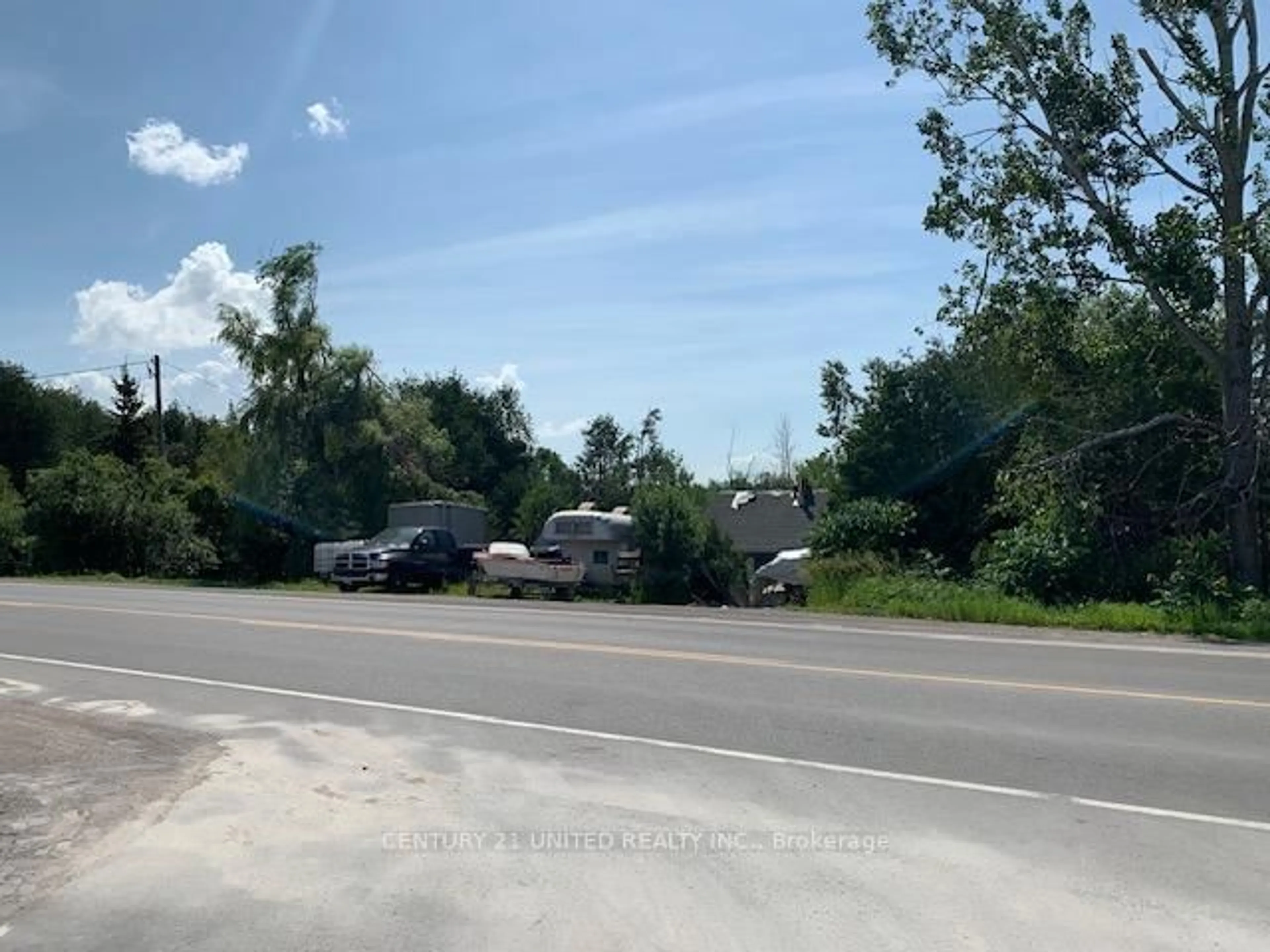Parking for 3063 Lakefield Rd, Selwyn Ontario K9J 6X5