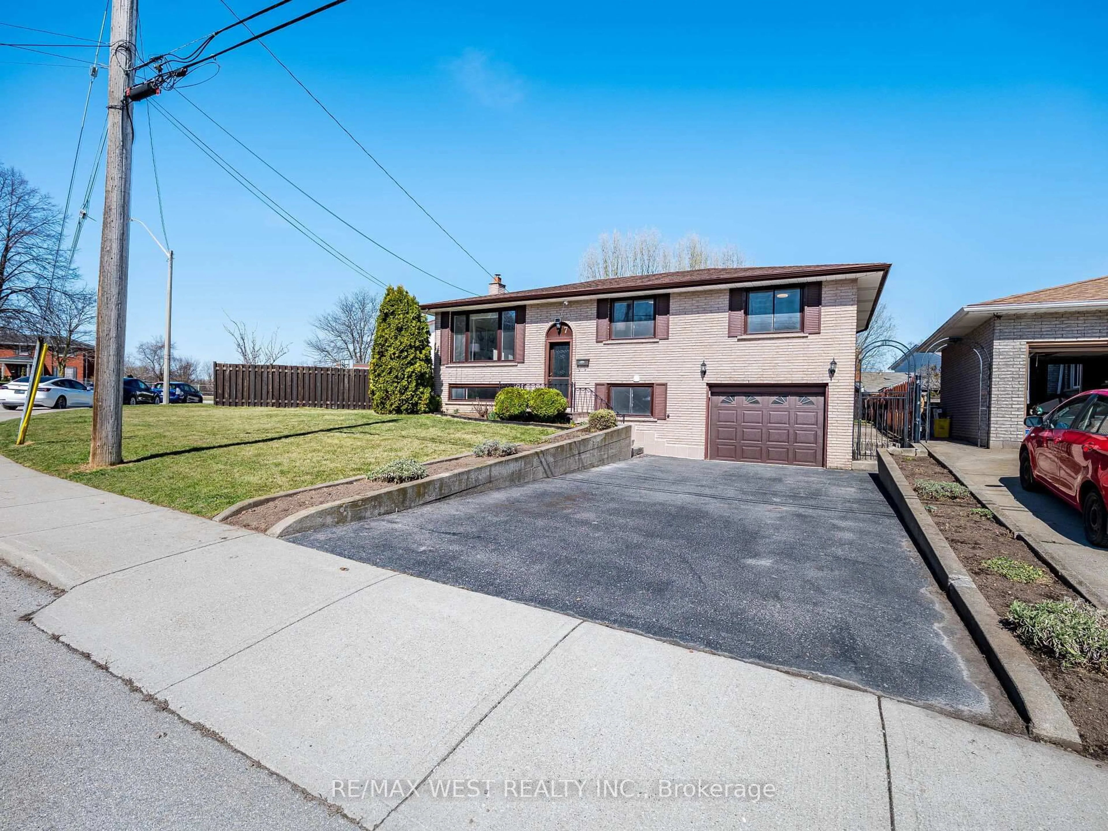 Home with brick exterior material, street for 7 Capilano Dr, Hamilton Ontario L8K 6A4