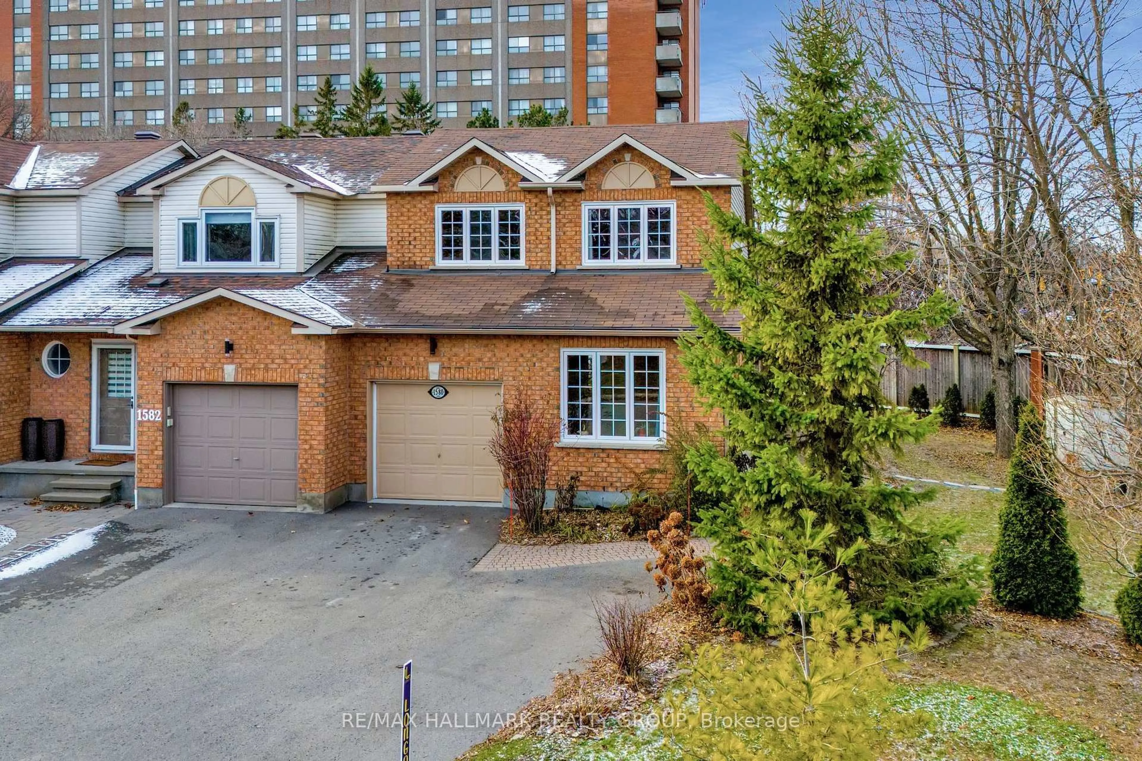 A pic from outside/outdoor area/front of a property/back of a property/a pic from drone, street for 1580 Marley Cres, Ottawa Ontario K1J 1C2