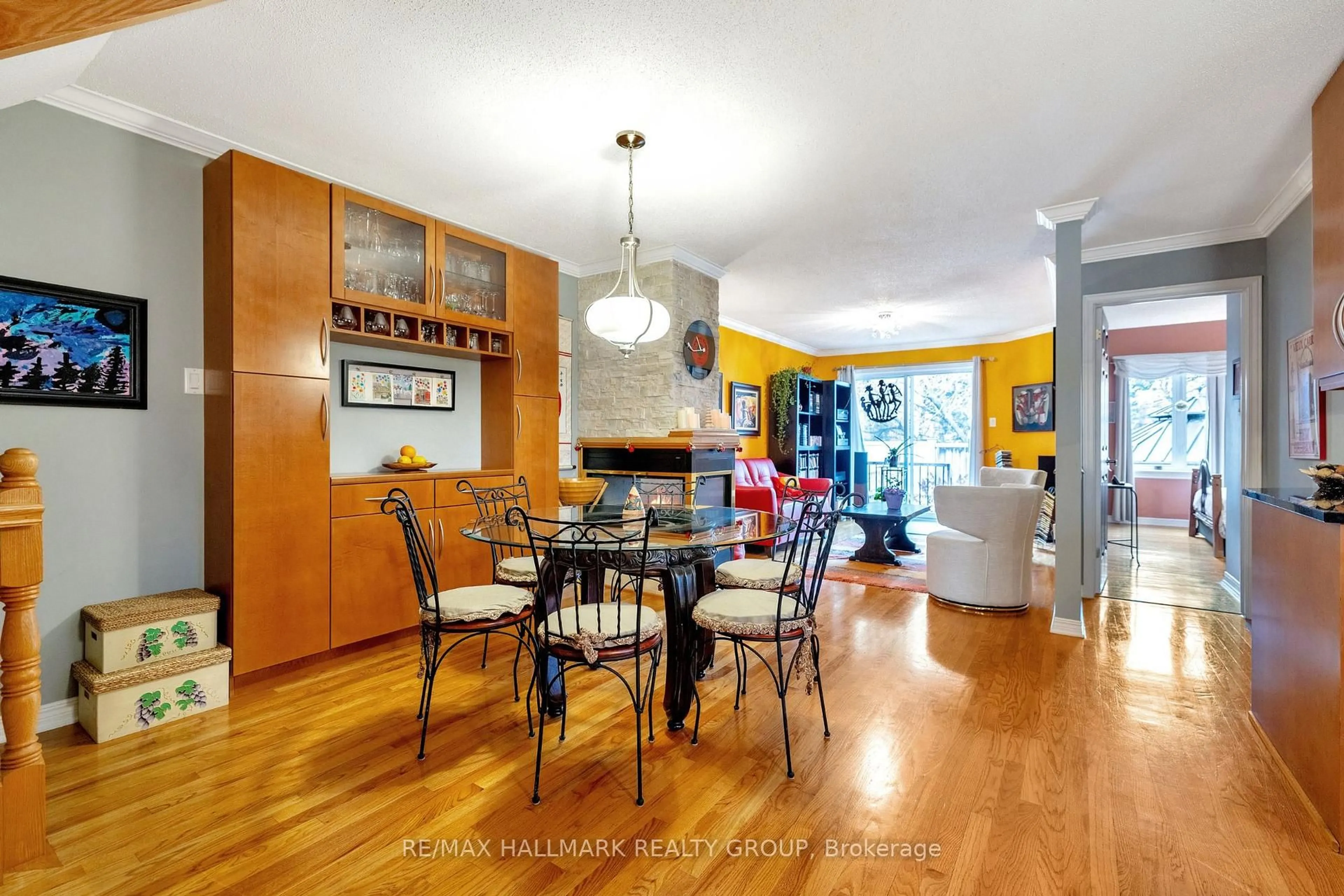 Dining room, wood/laminate floor for 1580 Marley Cres, Ottawa Ontario K1J 1C2