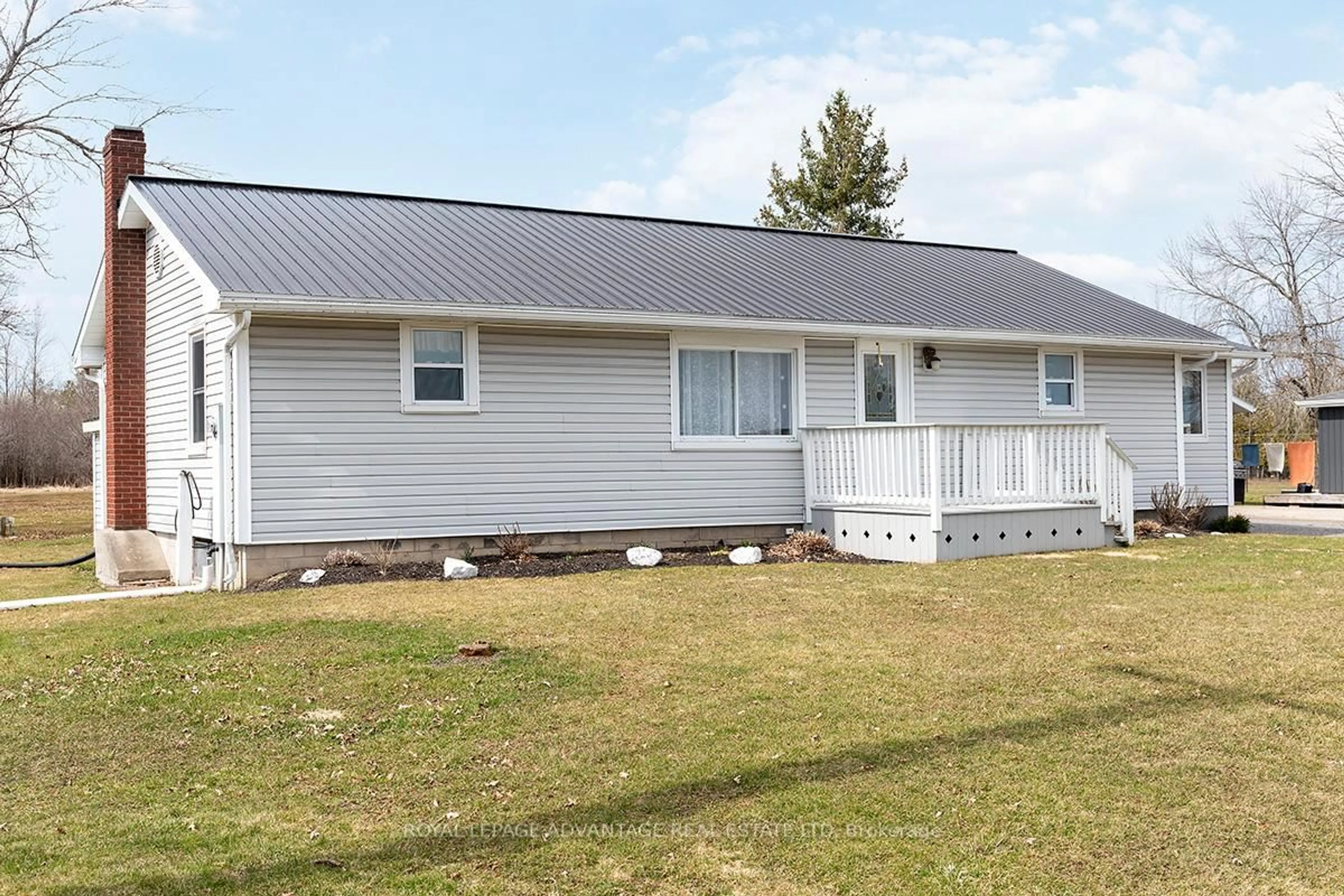 Home with vinyl exterior material, unknown for 2925 Rideau Ferry Rd, Perth Ontario K7H 3C7