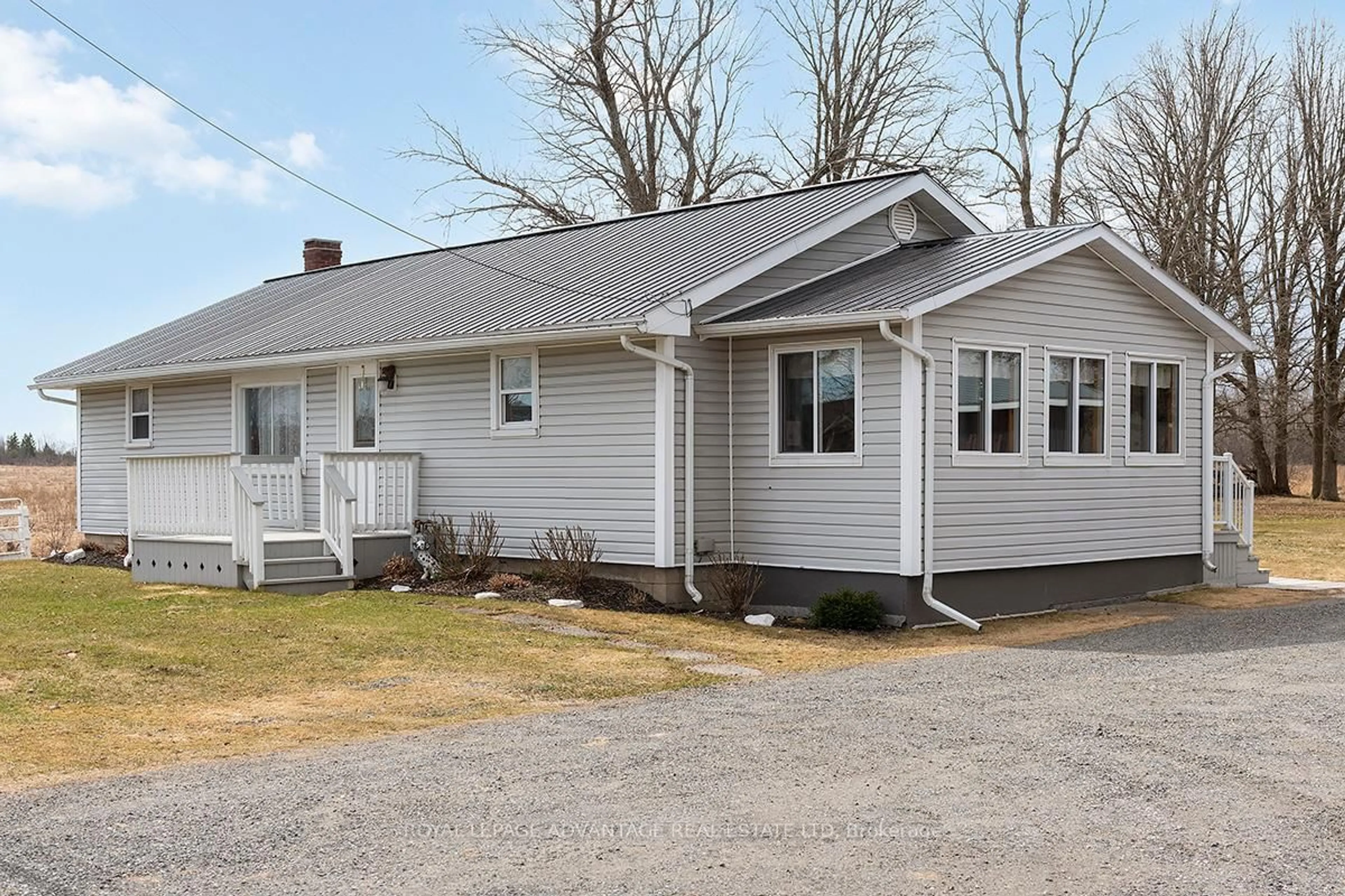 Home with vinyl exterior material, street for 2925 Rideau Ferry Rd, Perth Ontario K7H 3C7