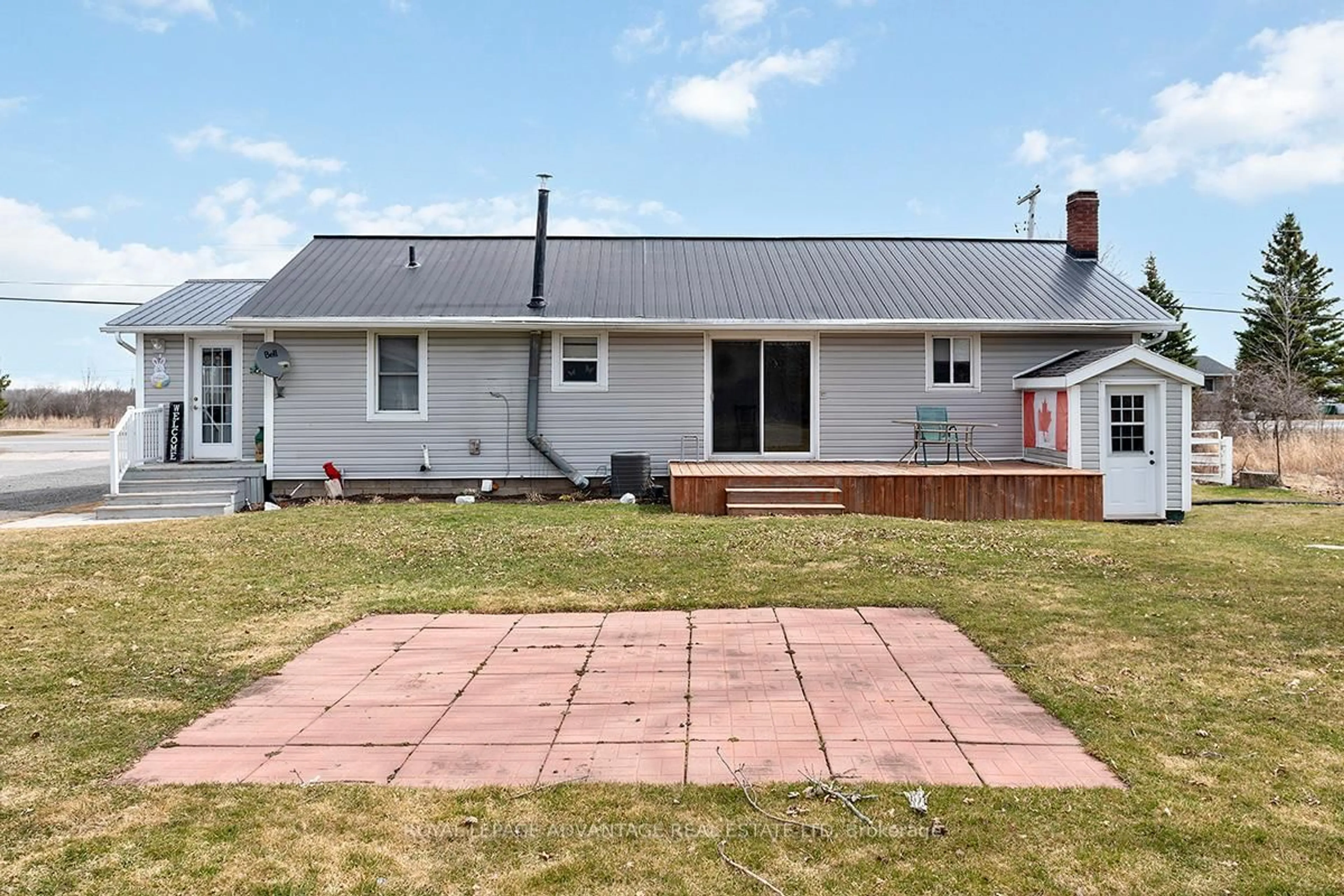 Home with vinyl exterior material, street for 2925 Rideau Ferry Rd, Perth Ontario K7H 3C7