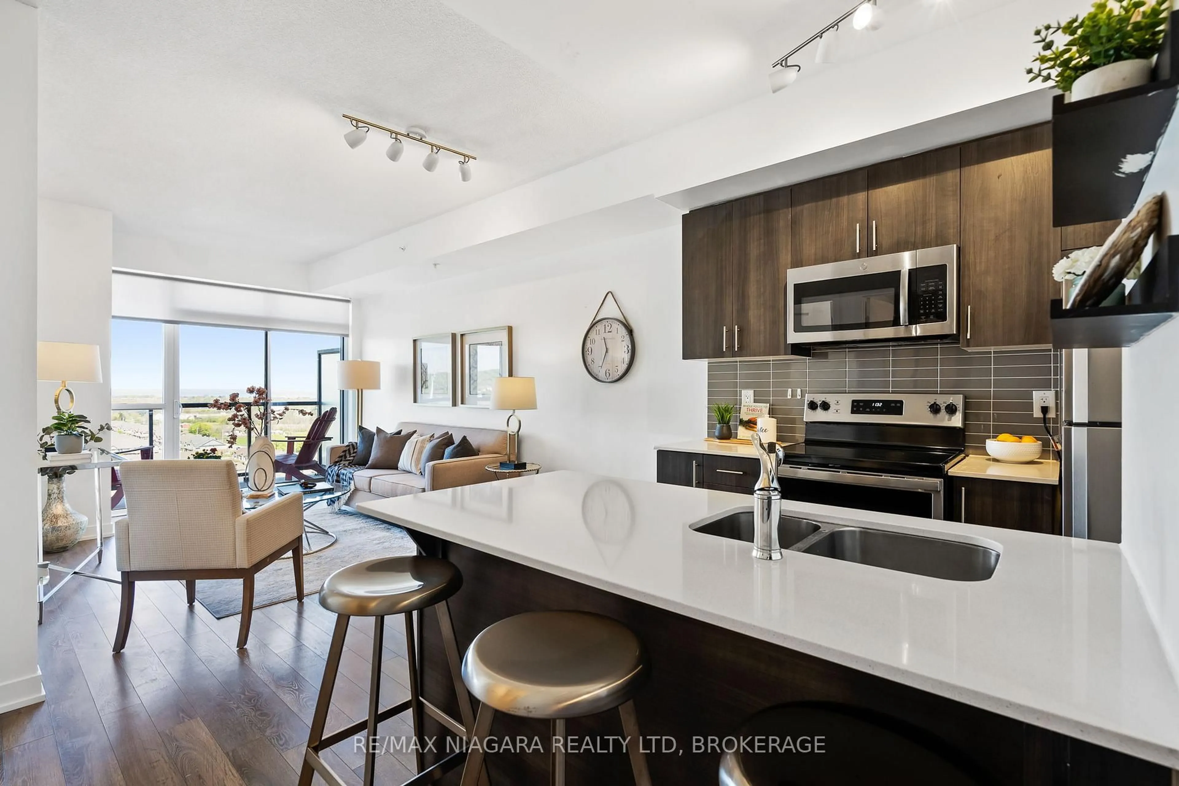 Open concept kitchen, unknown for 550 North Service Rd #1202, Grimsby Ontario L3M 0H9