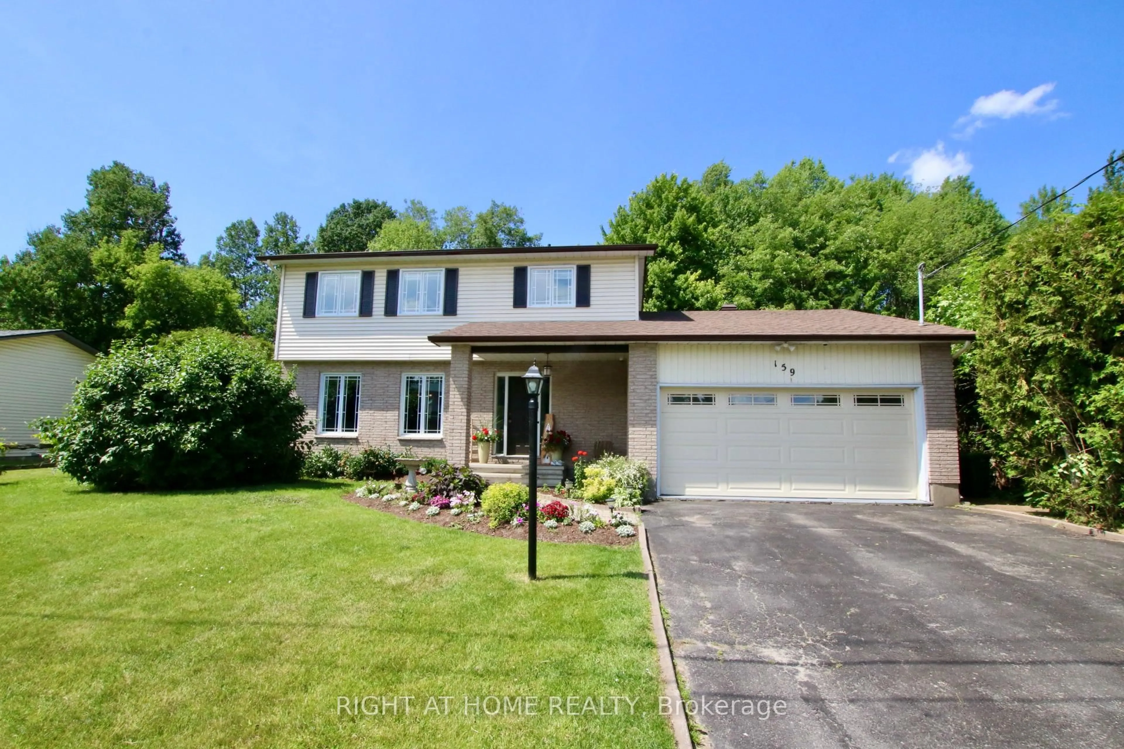 Unknown for 159 Dunlop Cres, Russell Ontario K4R 1B3