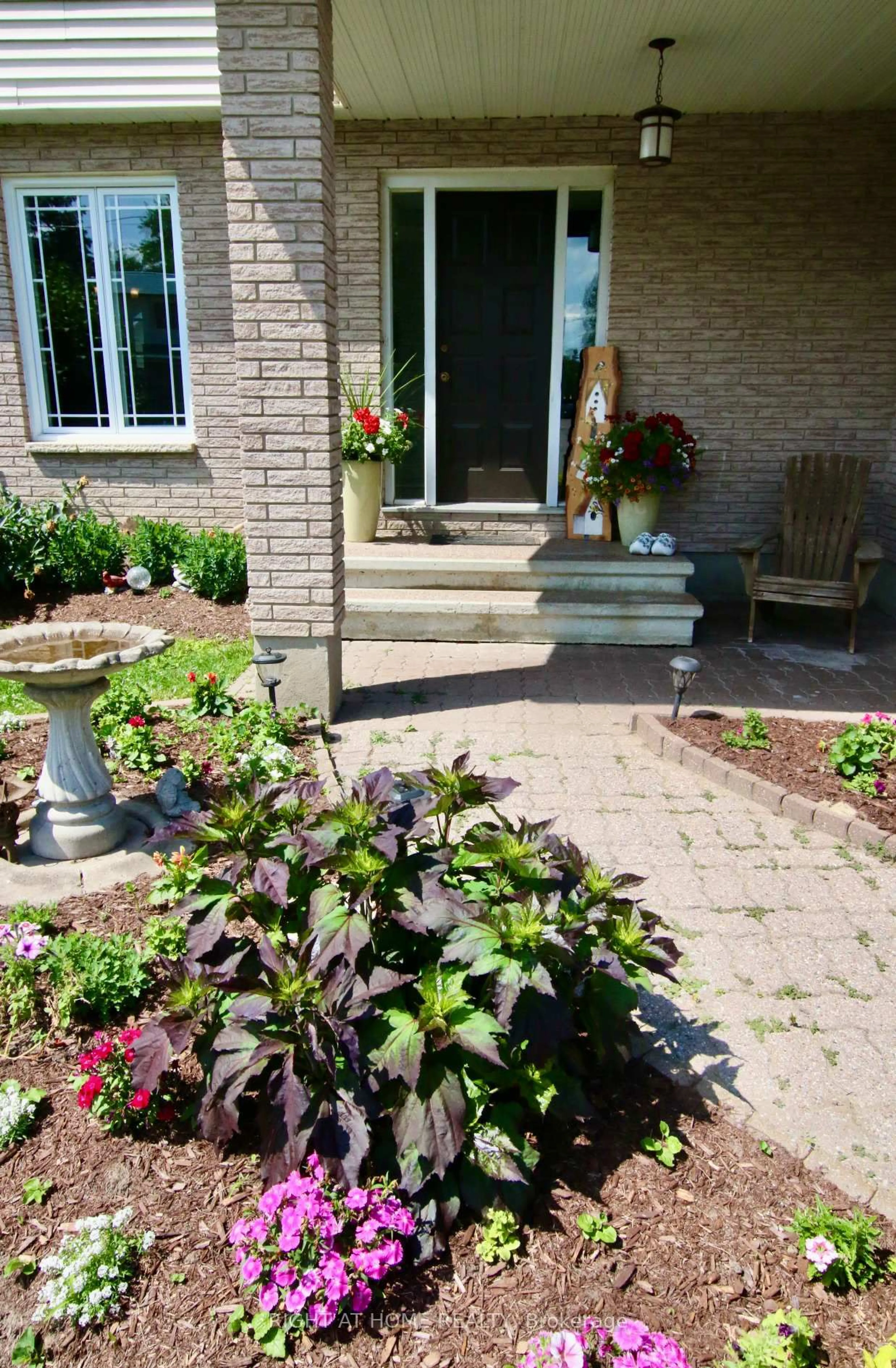 Unknown for 159 Dunlop Cres, Russell Ontario K4R 1B3
